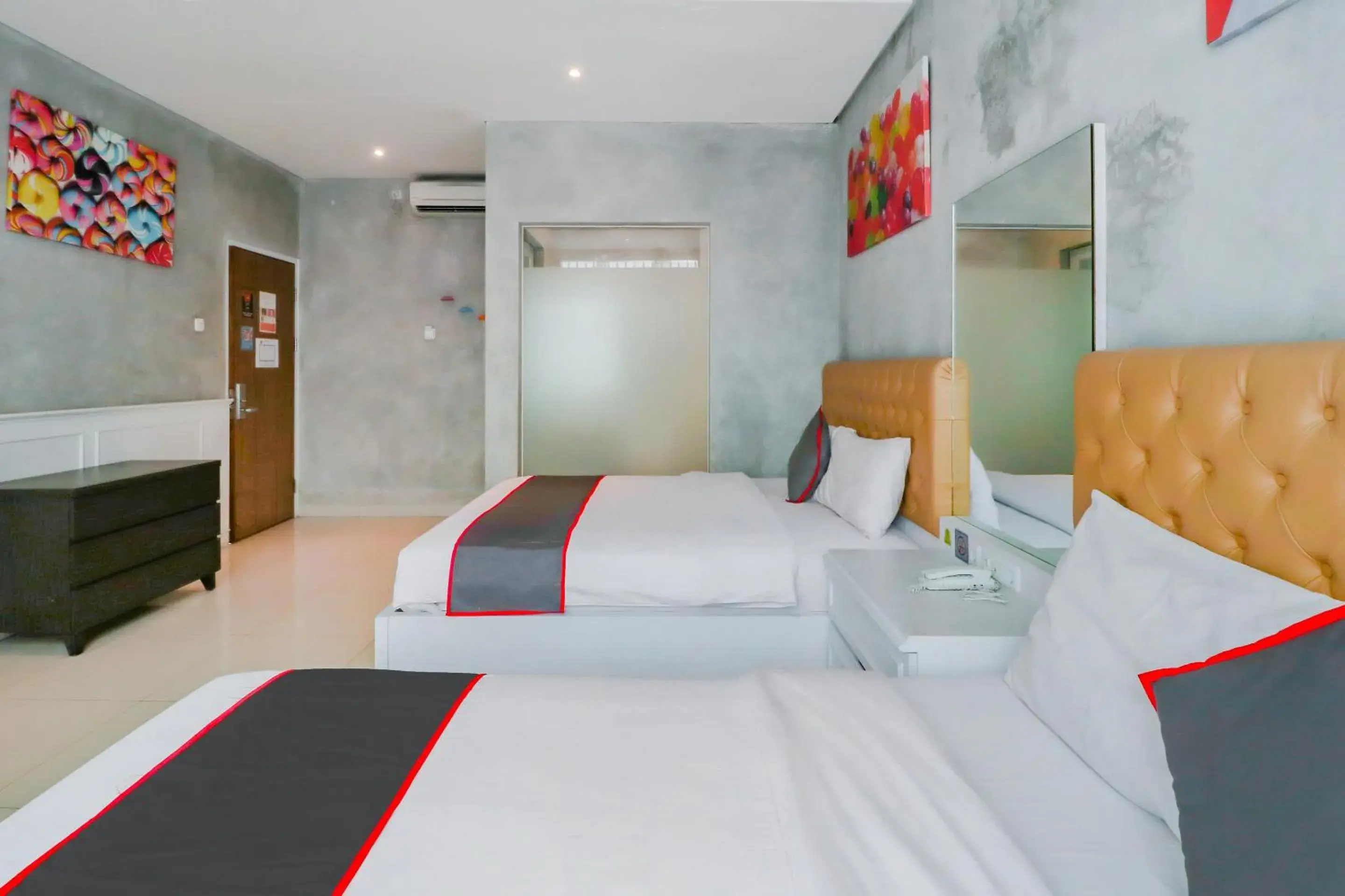 Economy Twin Room in Super OYO Collection O 31 The Batik Bed And Coffee Bandung Economy Twin Room in Super OYO Collection O 31 The Batik Bed And Coffee Bandung