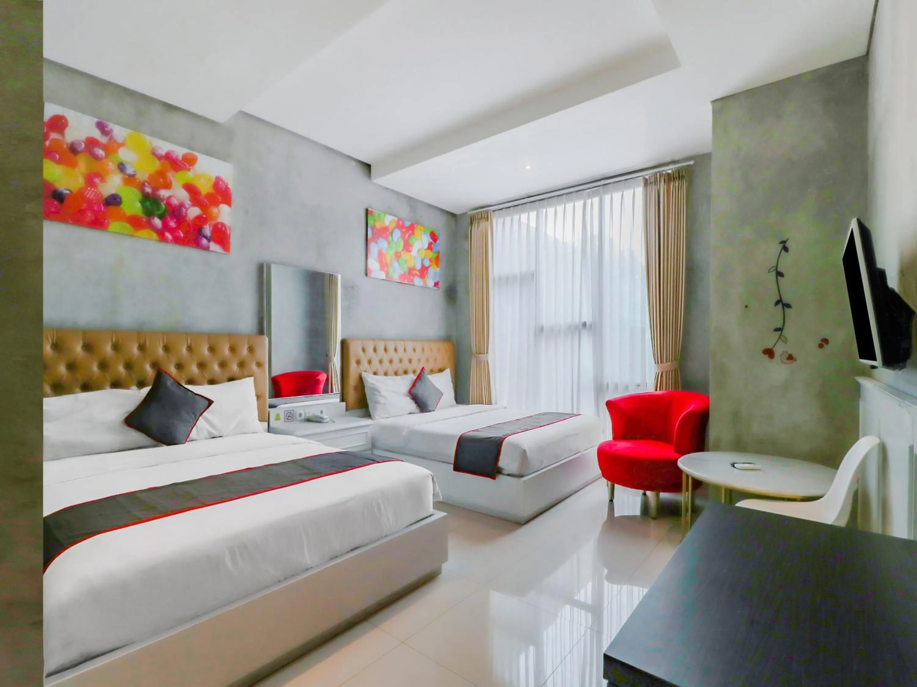 Deluxe Family Room in Super OYO Collection O 31 The Batik Bed And Coffee Bandung