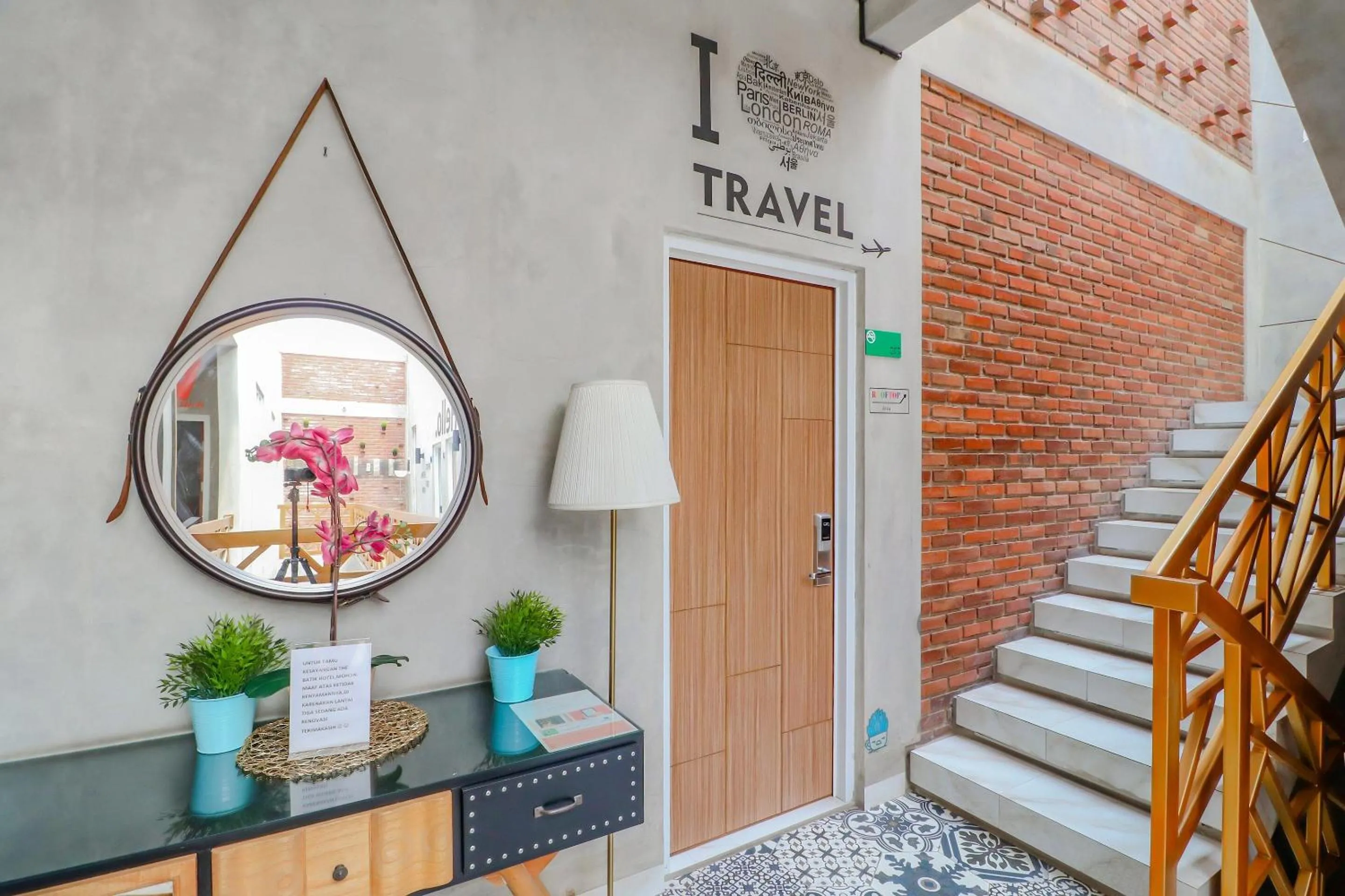 Lobby or reception in Super OYO Collection O 31 The Batik Bed And Coffee Bandung