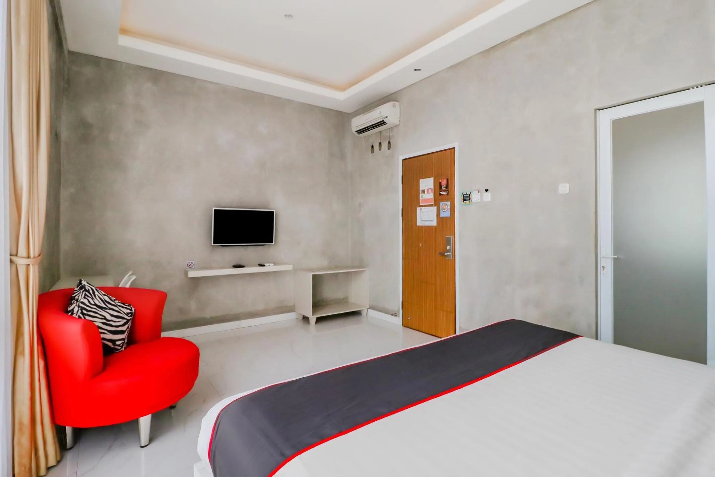 Bedroom in Super OYO Collection O 31 The Batik Bed And Coffee Bandung