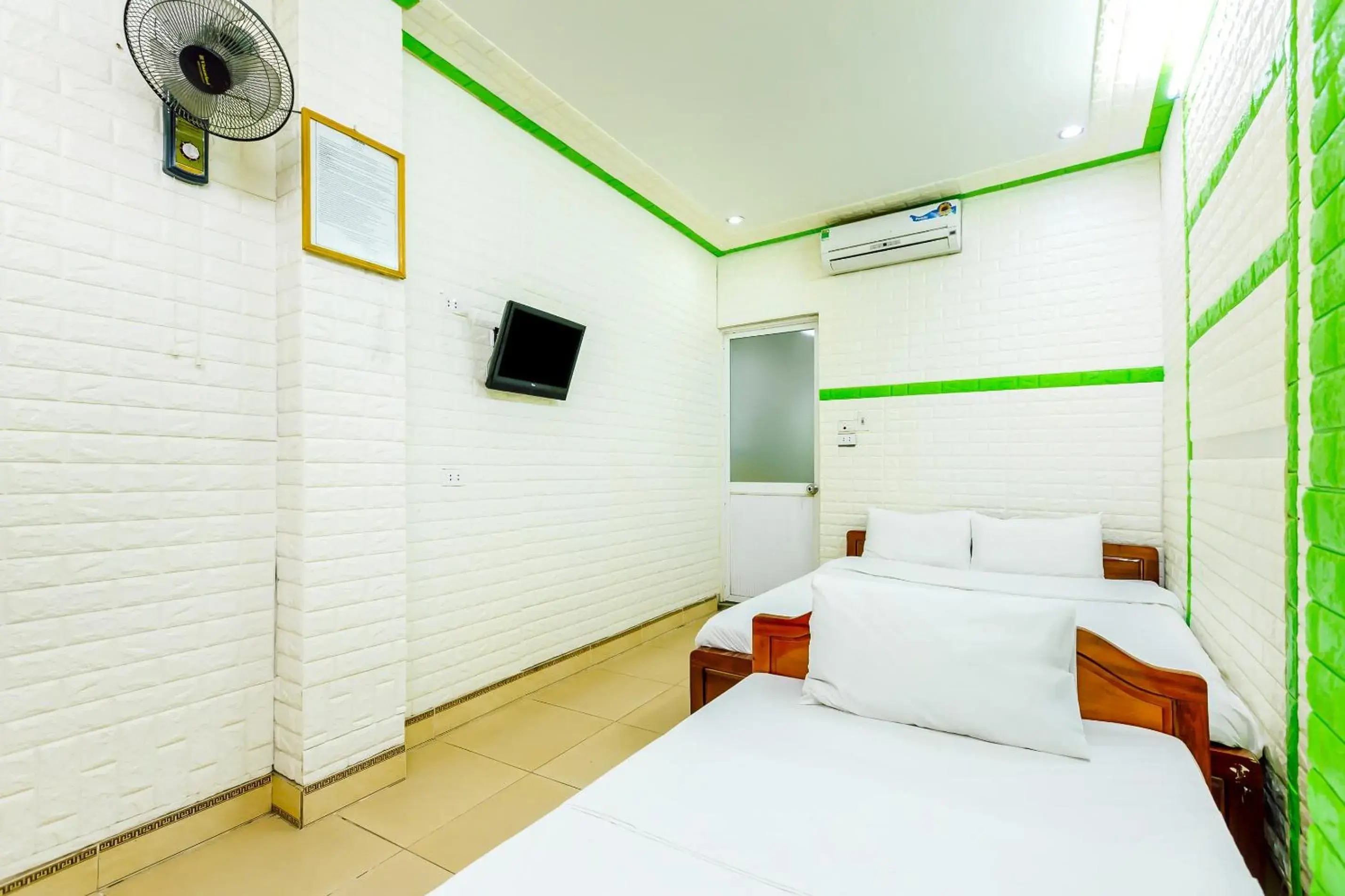 Bedroom, Bed in OYO 604 Queen Hotel spot-on Bedroom, Bed in OYO 604 Queen Hotel spot-on