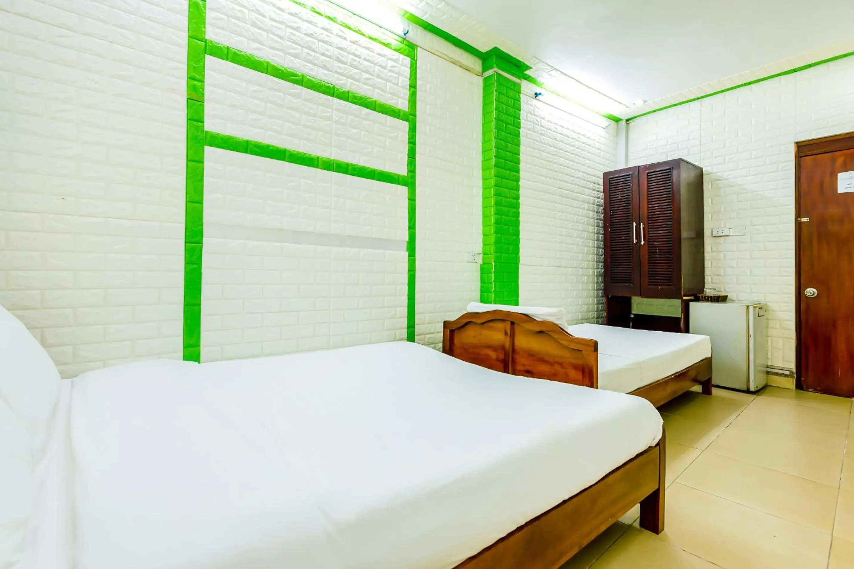 Bedroom, Bed in OYO 604 Queen Hotel spot-on Bedroom, Bed in OYO 604 Queen Hotel spot-on