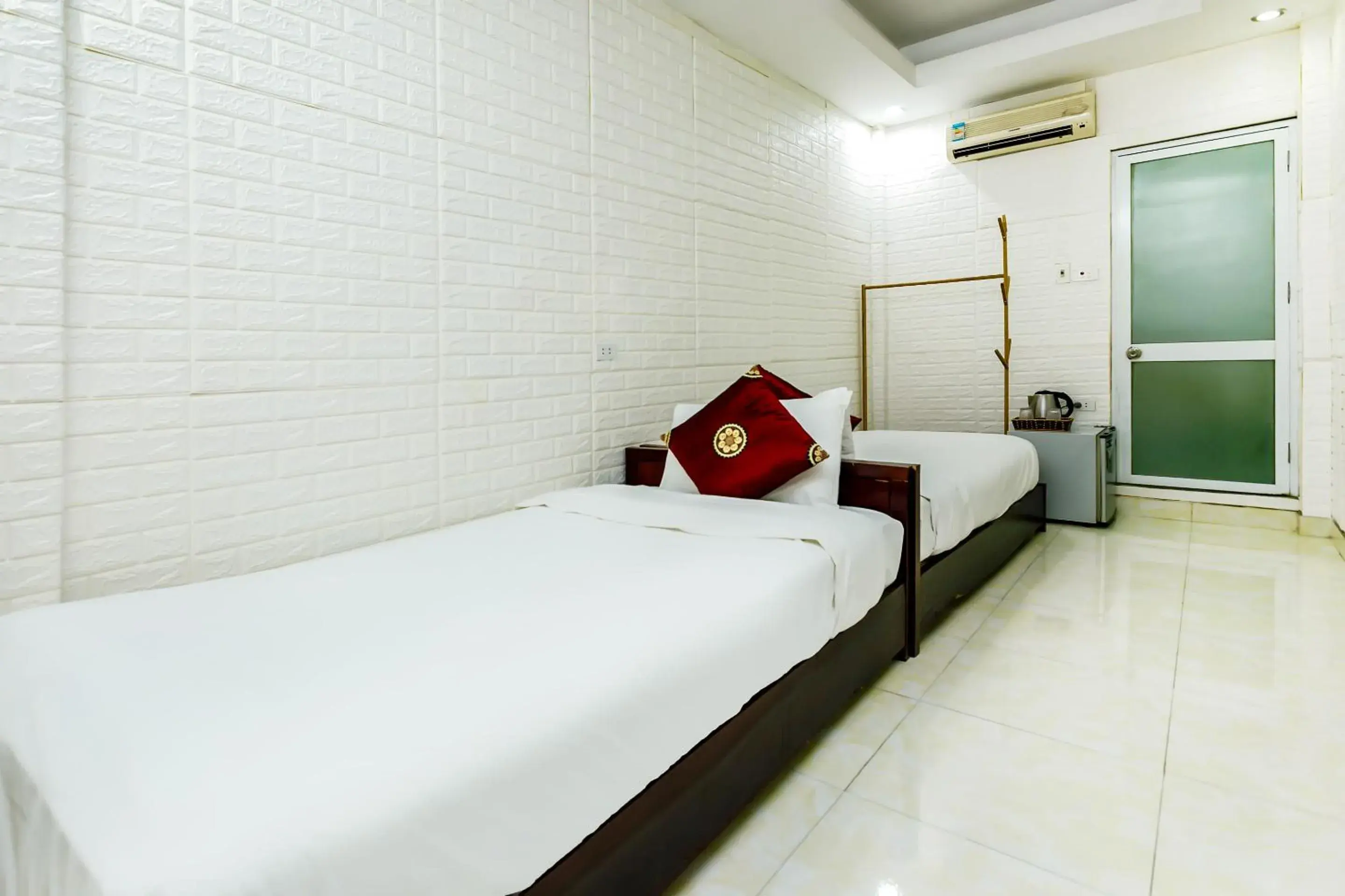 Bedroom, Bed in OYO 604 Queen Hotel spot-on Bedroom, Bed in OYO 604 Queen Hotel spot-on