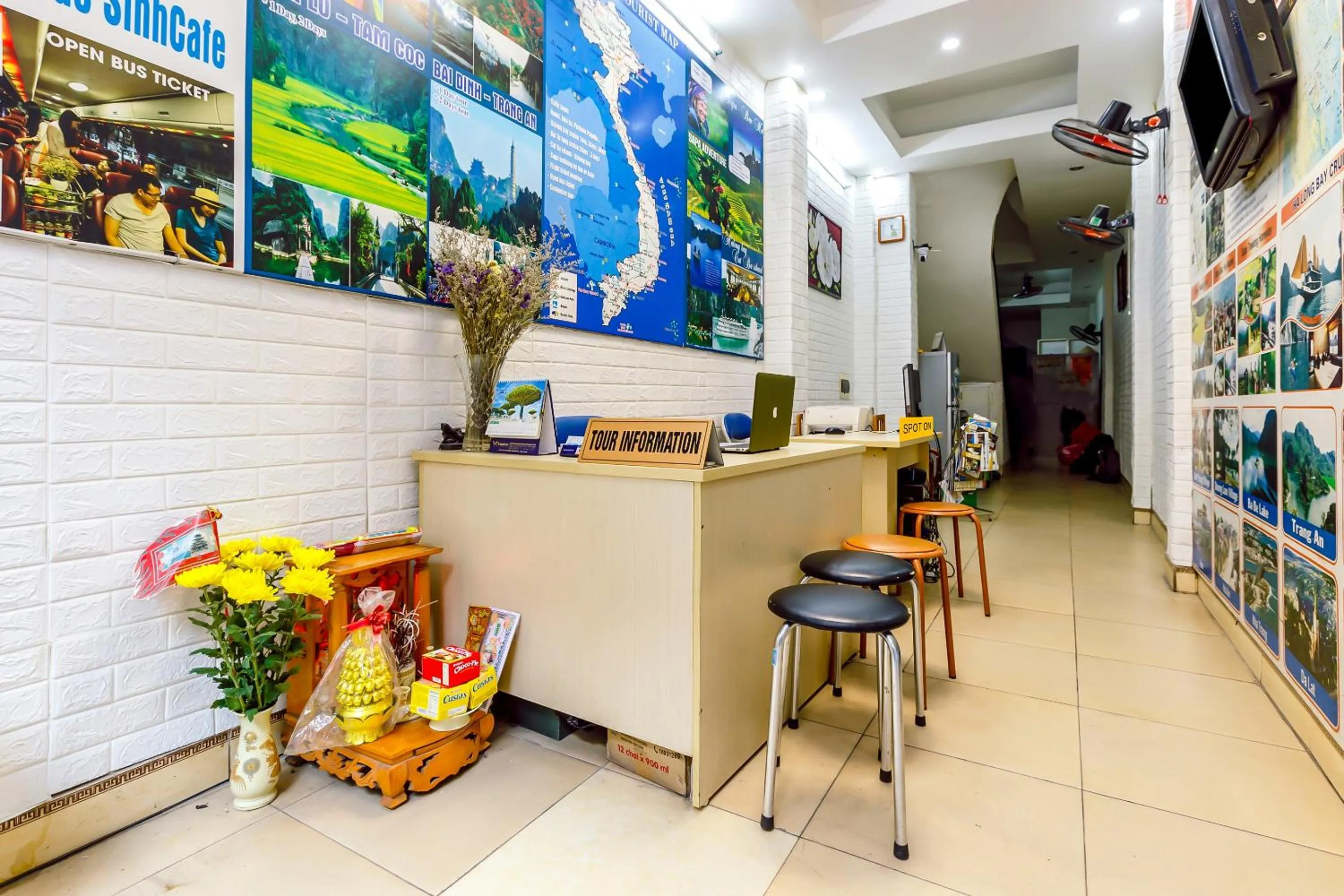 Lobby or reception in OYO 604 Queen Hotel spot-on