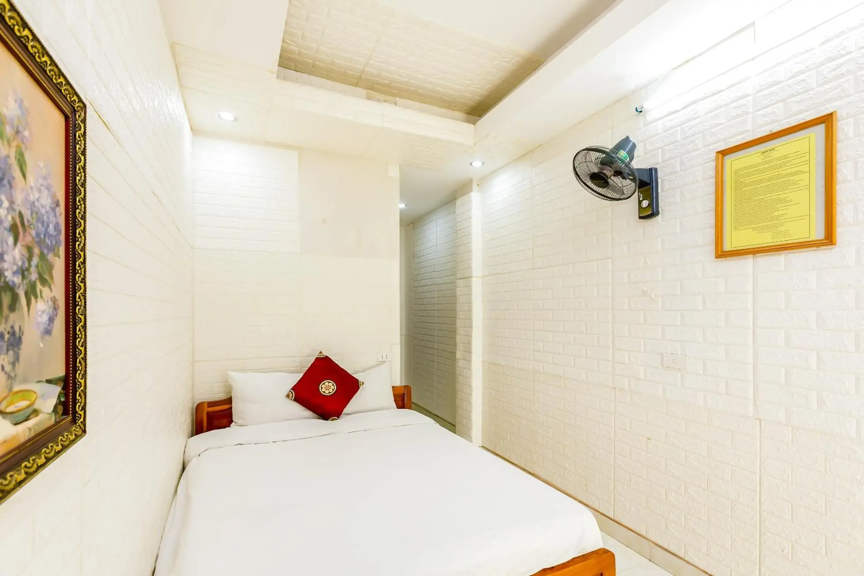 Bedroom, Bed in OYO 604 Queen Hotel spot-on Bedroom, Bed in OYO 604 Queen Hotel spot-on