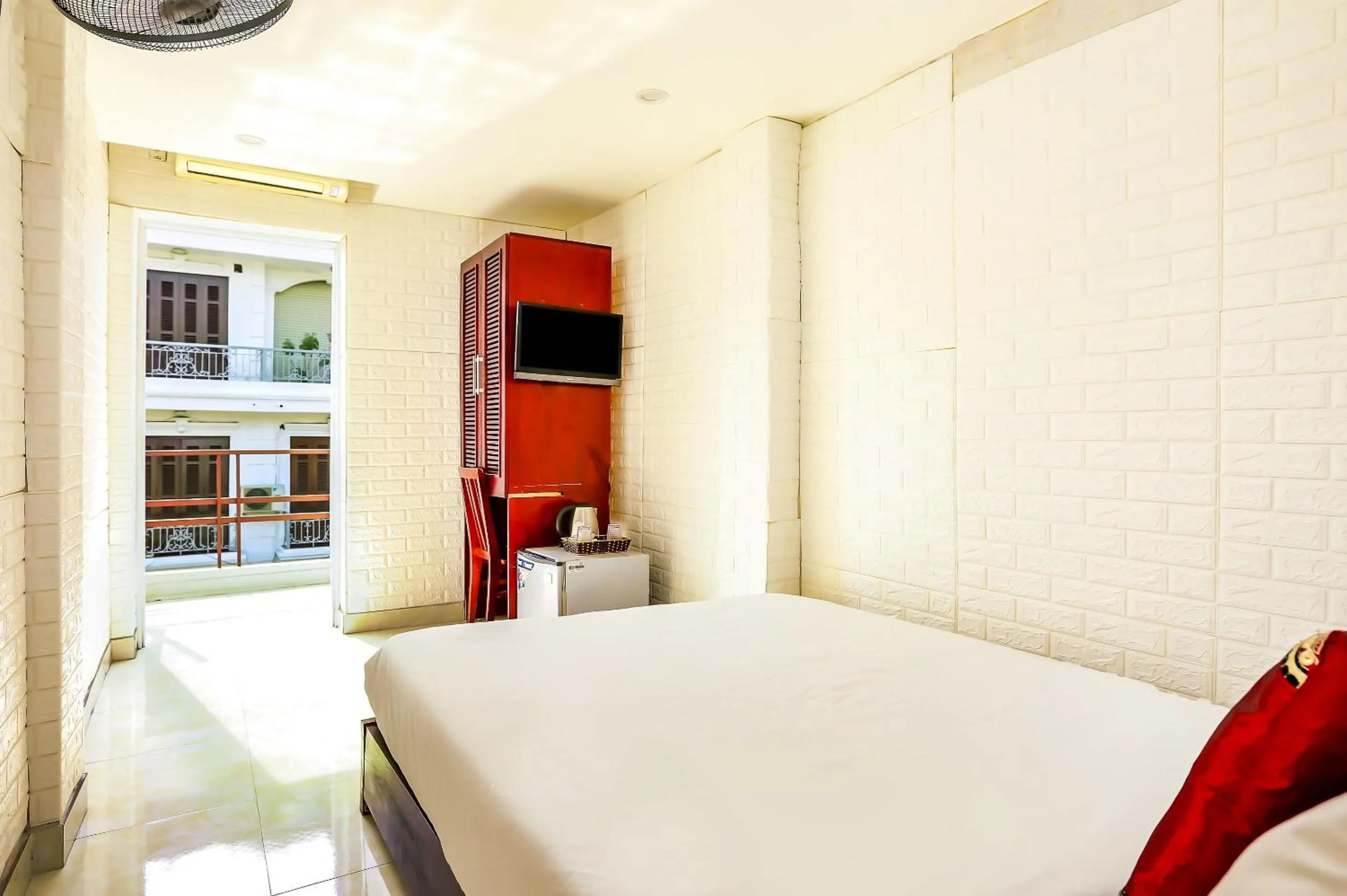 Bedroom, Bed in OYO 604 Queen Hotel spot-on