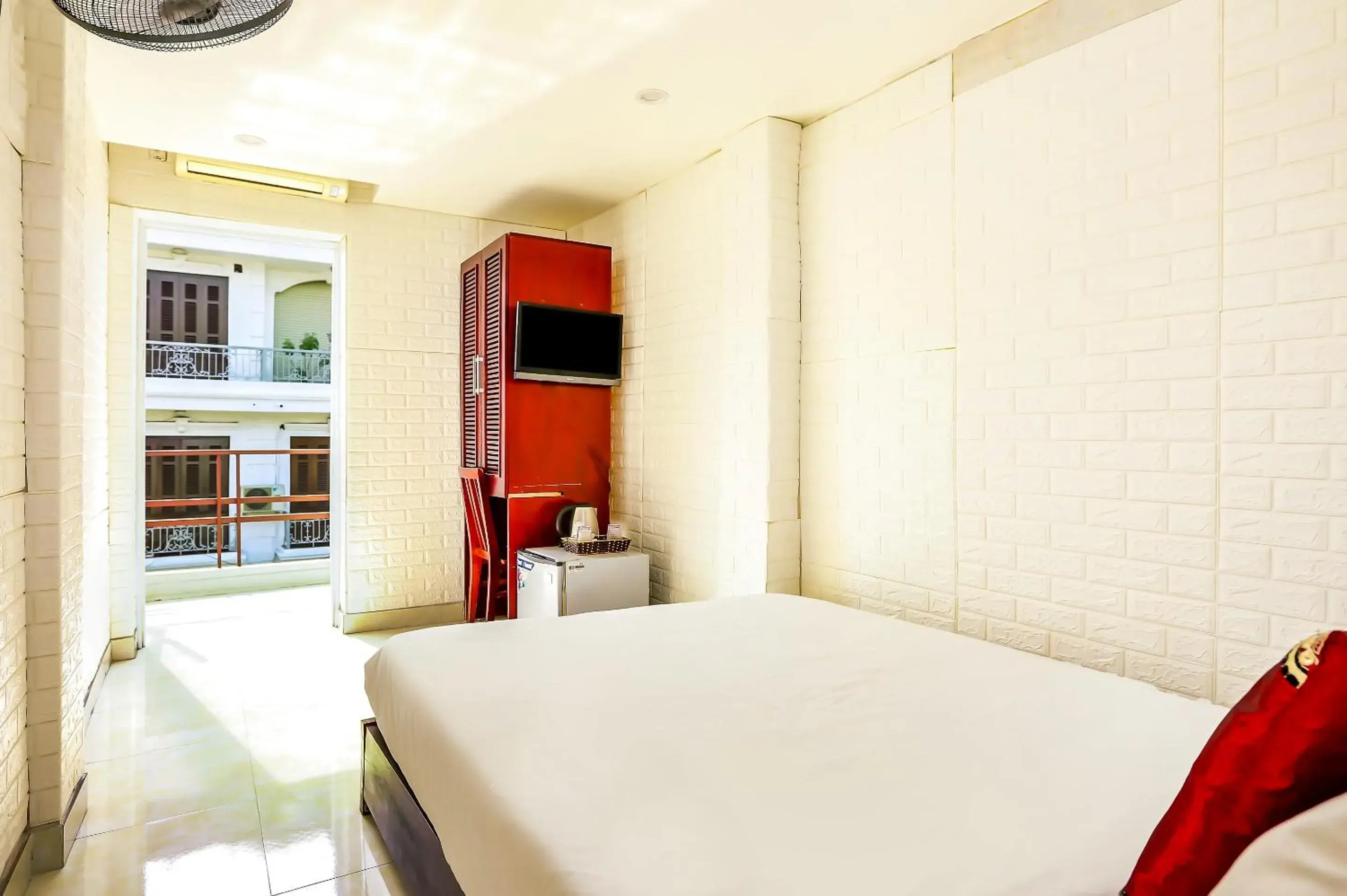 Bedroom, Bed in OYO 604 Queen Hotel spot-on Bedroom, Bed in OYO 604 Queen Hotel spot-on