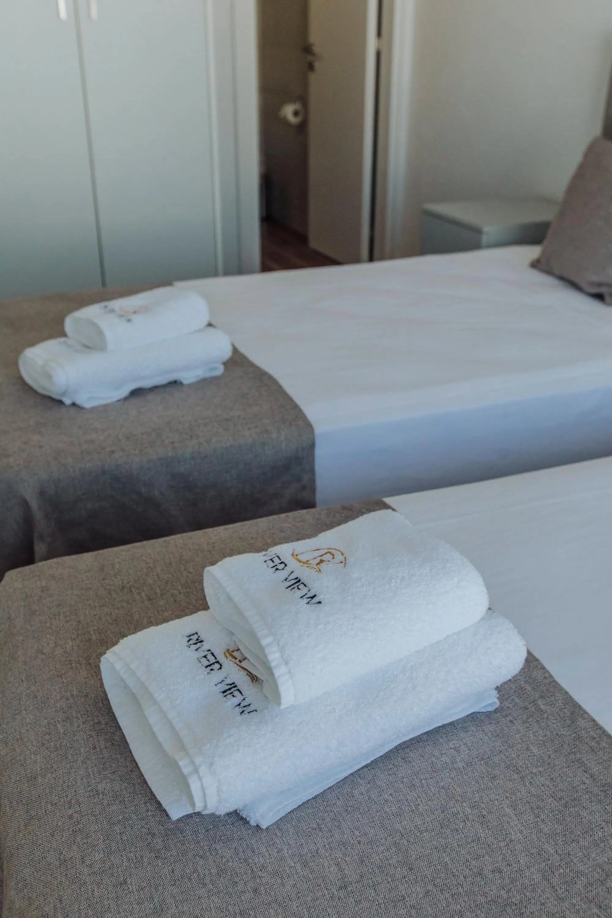 towels, Bed in River View Boutique Apts