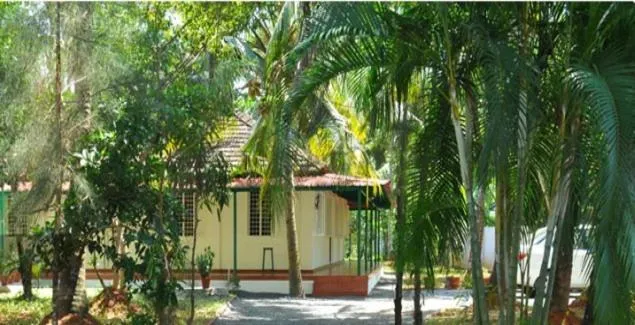 Facade/entrance in Palm Grove Service Villa