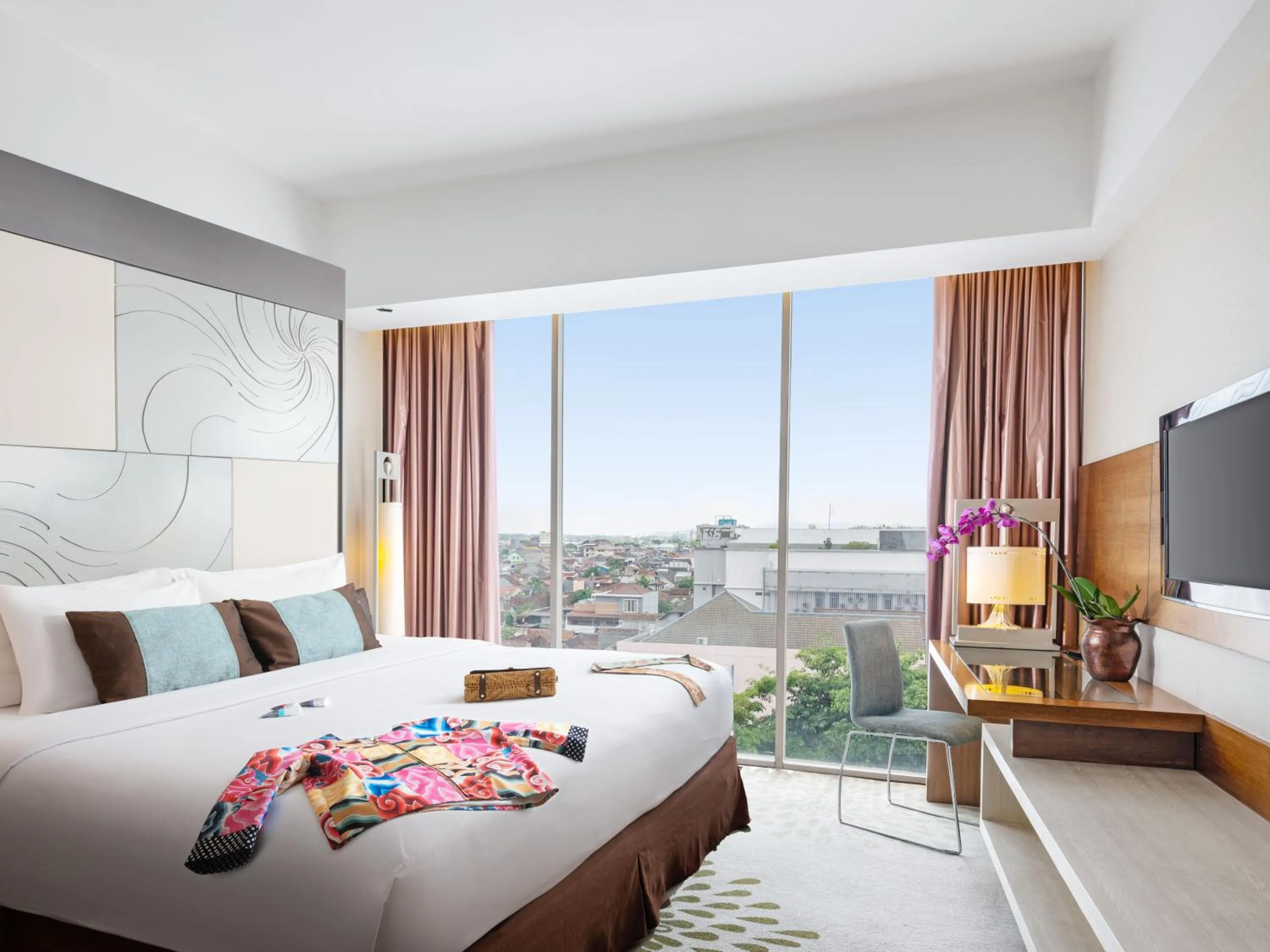 Bedroom, Bed in ARTOTEL Suites Bianti Yogyakarta, CHSE Certified