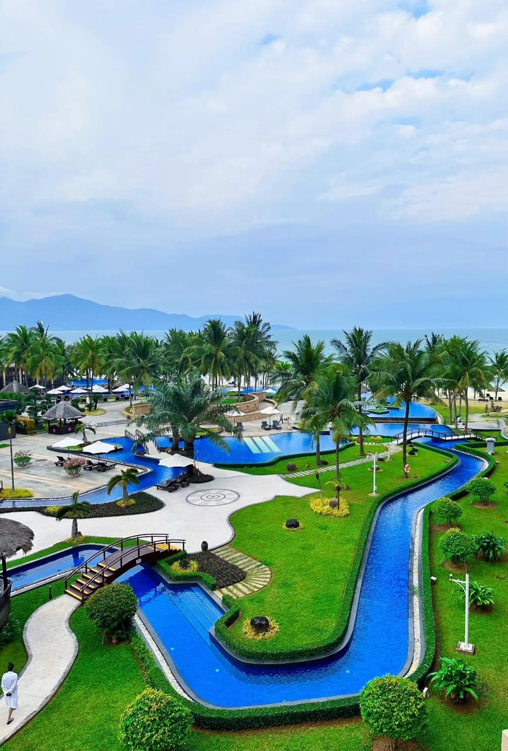 Swimming pool in Crowne Plaza Danang Hotel & Resort Swimming pool in Crowne Plaza Danang Hotel & Resort