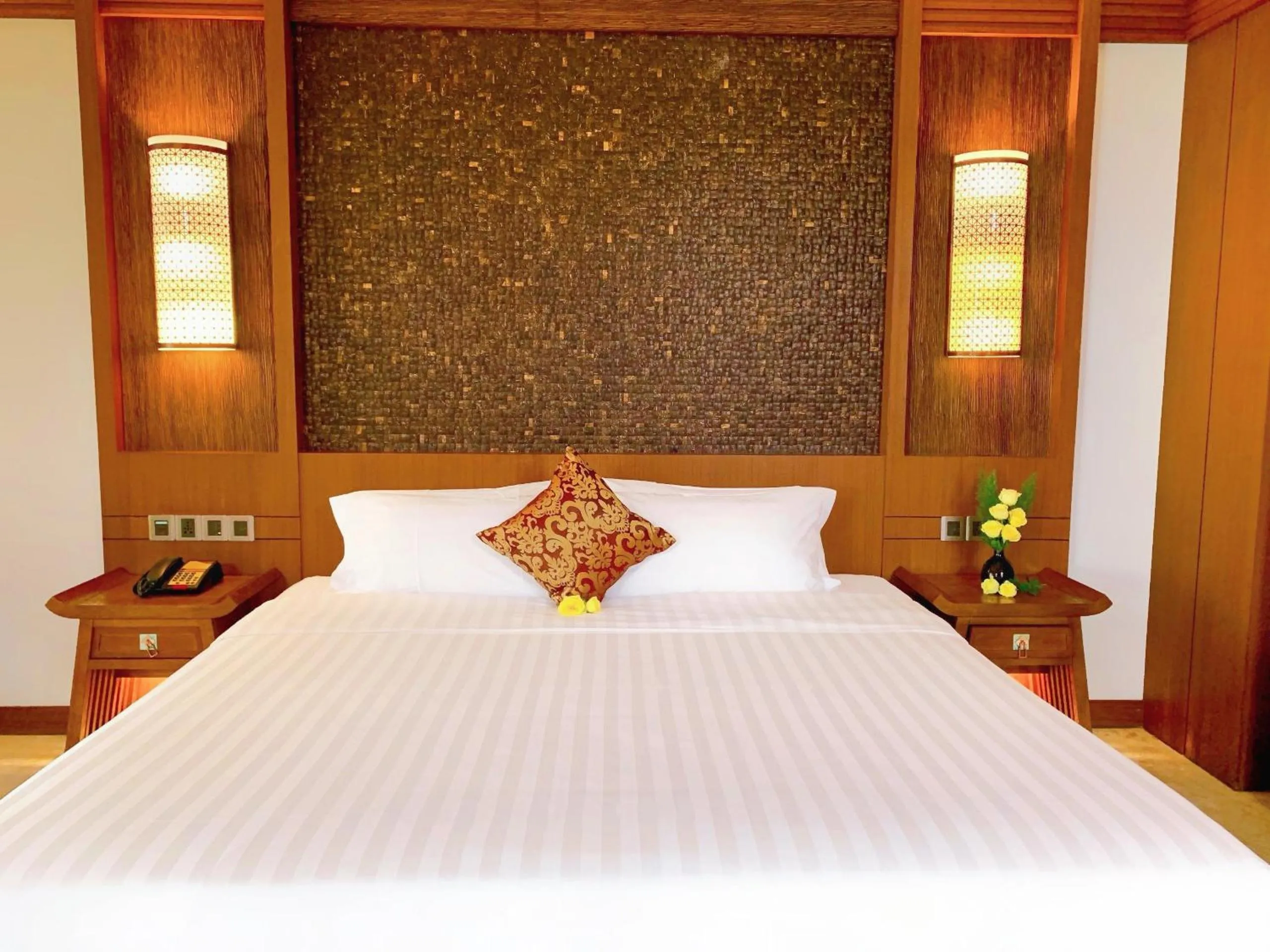 Bed in Crowne Plaza Danang Hotel & Resort