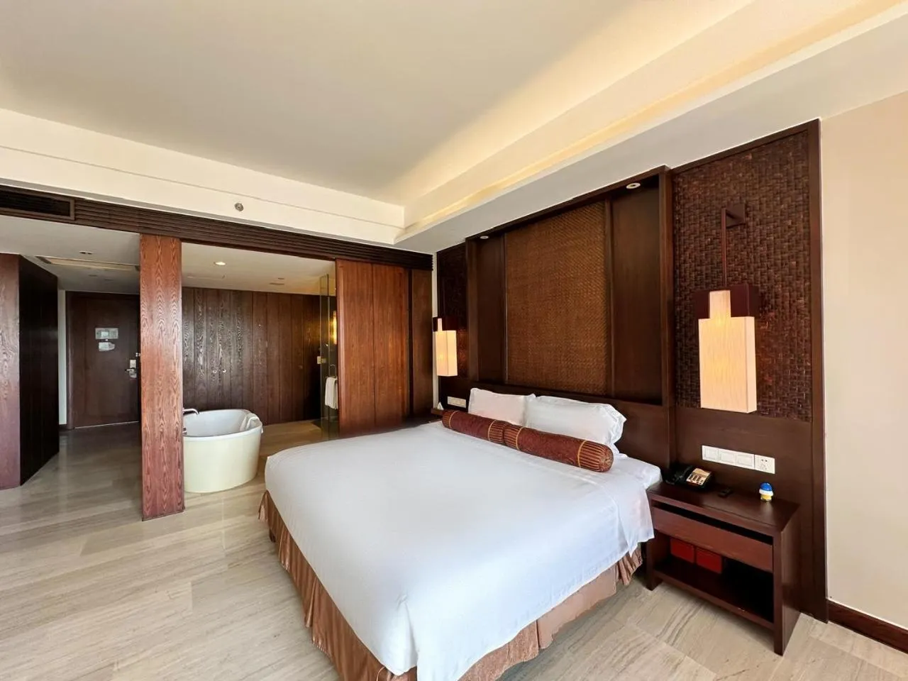 Bed in Crowne Plaza Danang Hotel & Resort