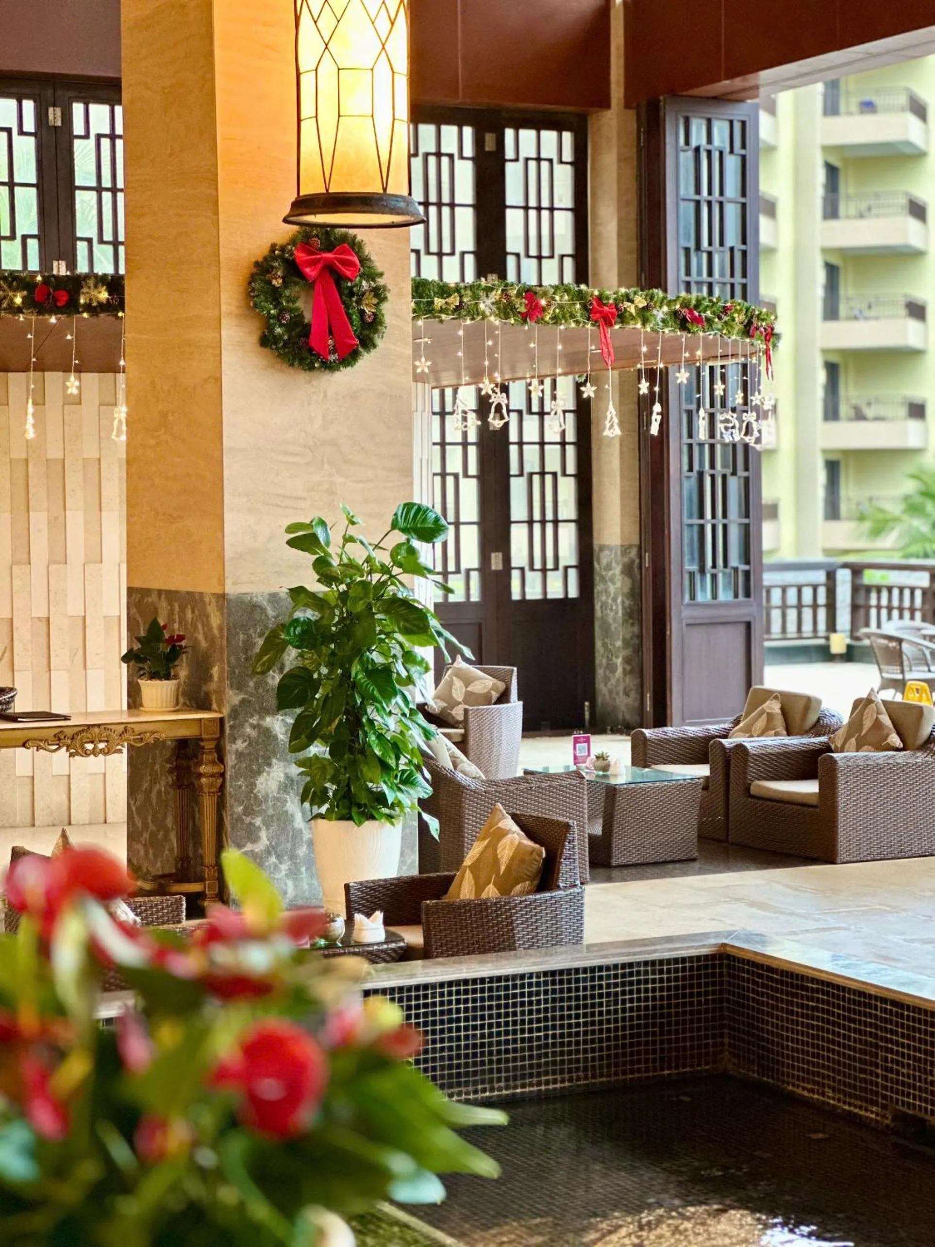 Lounge or bar in Crowne Plaza Danang Hotel & Resort