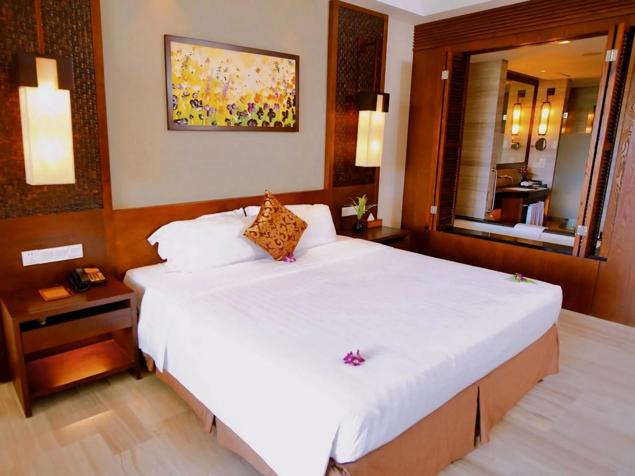 Bed in Crowne Plaza Danang Hotel & Resort