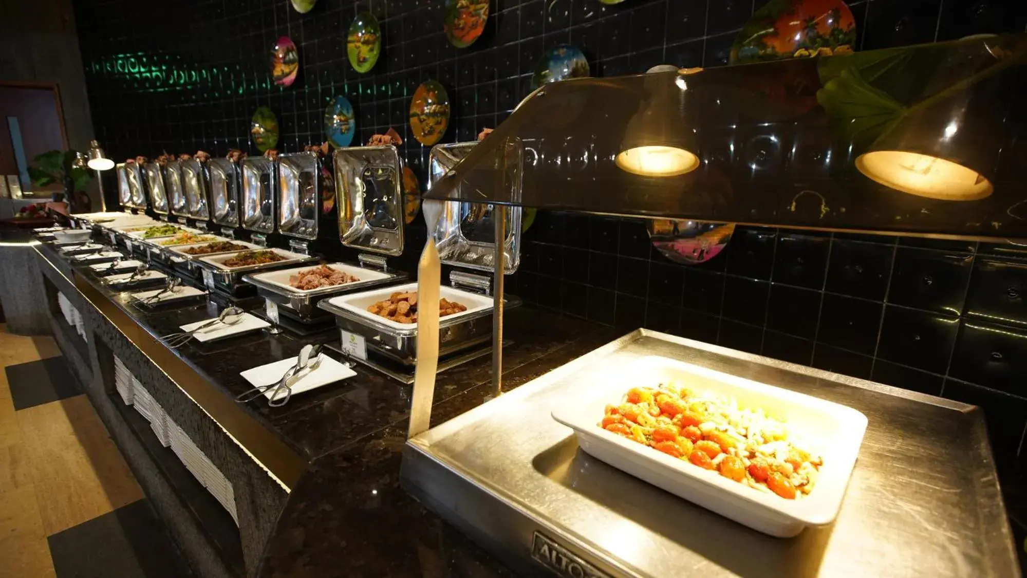 Restaurant/places to eat in Crowne Plaza Danang Hotel & Resort Restaurant/places to eat in Crowne Plaza Danang Hotel & Resort