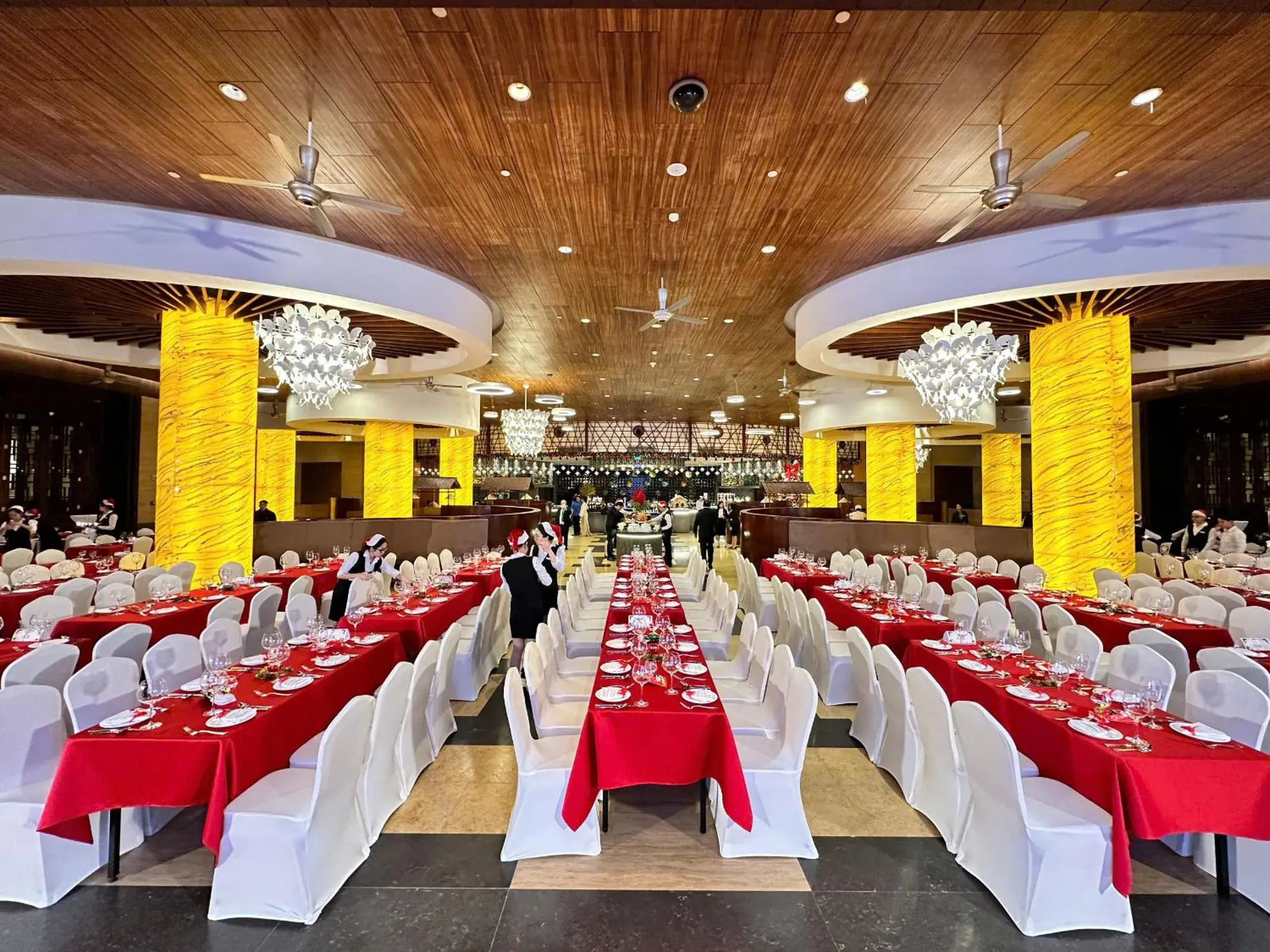 Restaurant/places to eat in Crowne Plaza Danang Hotel & Resort Restaurant/places to eat in Crowne Plaza Danang Hotel & Resort