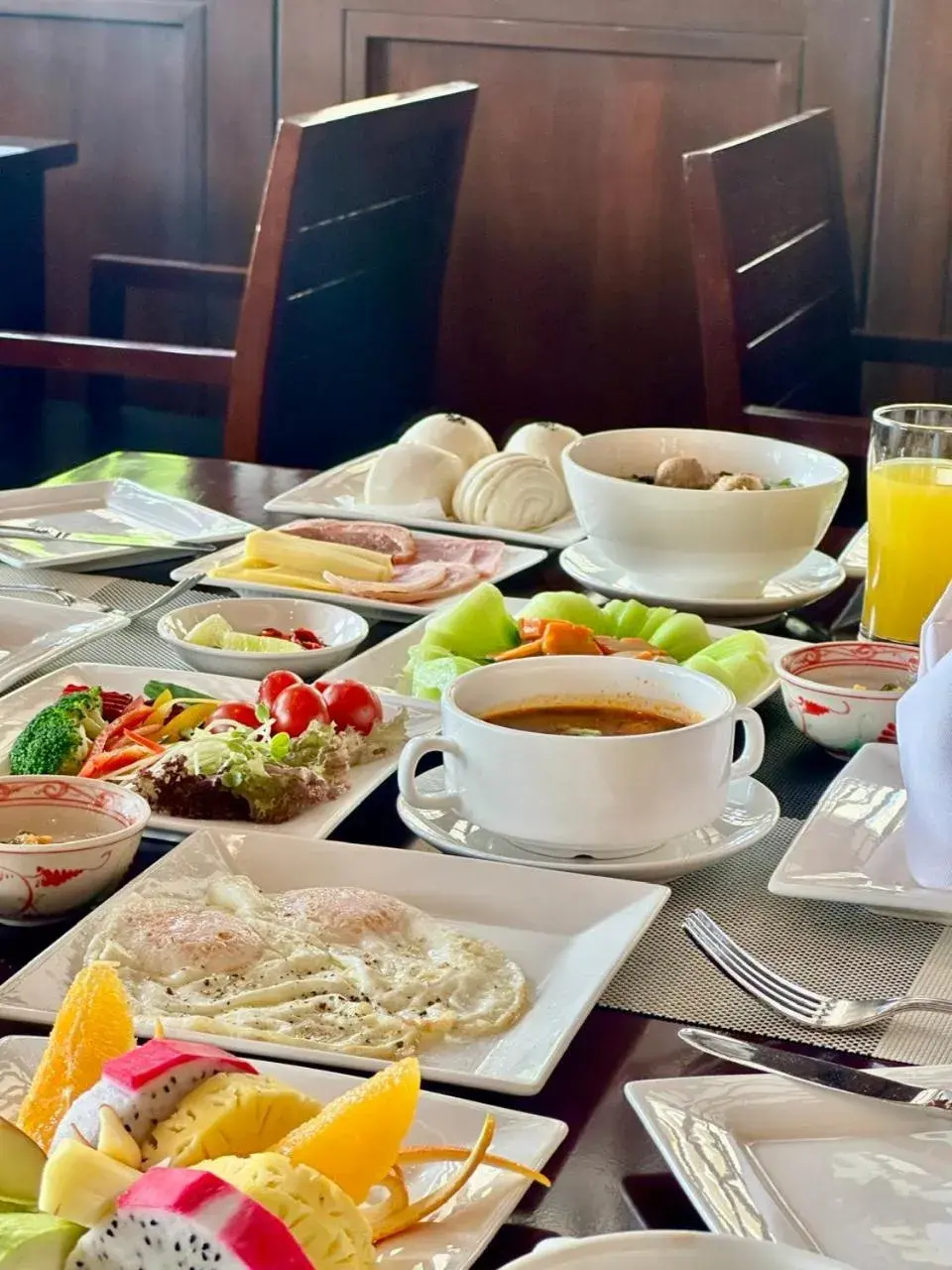 Restaurant/places to eat in Crowne Plaza Danang Hotel & Resort Restaurant/places to eat in Crowne Plaza Danang Hotel & Resort