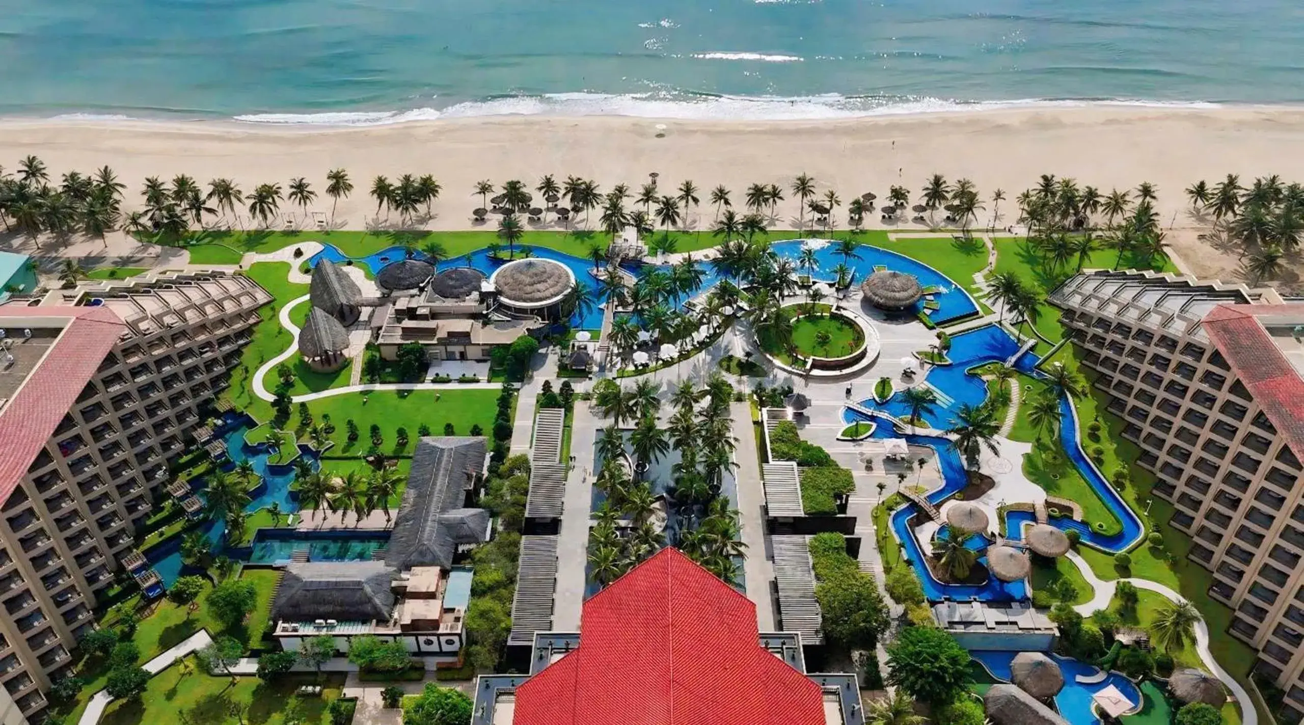 Swimming pool in Crowne Plaza Danang Hotel & Resort Swimming pool in Crowne Plaza Danang Hotel & Resort