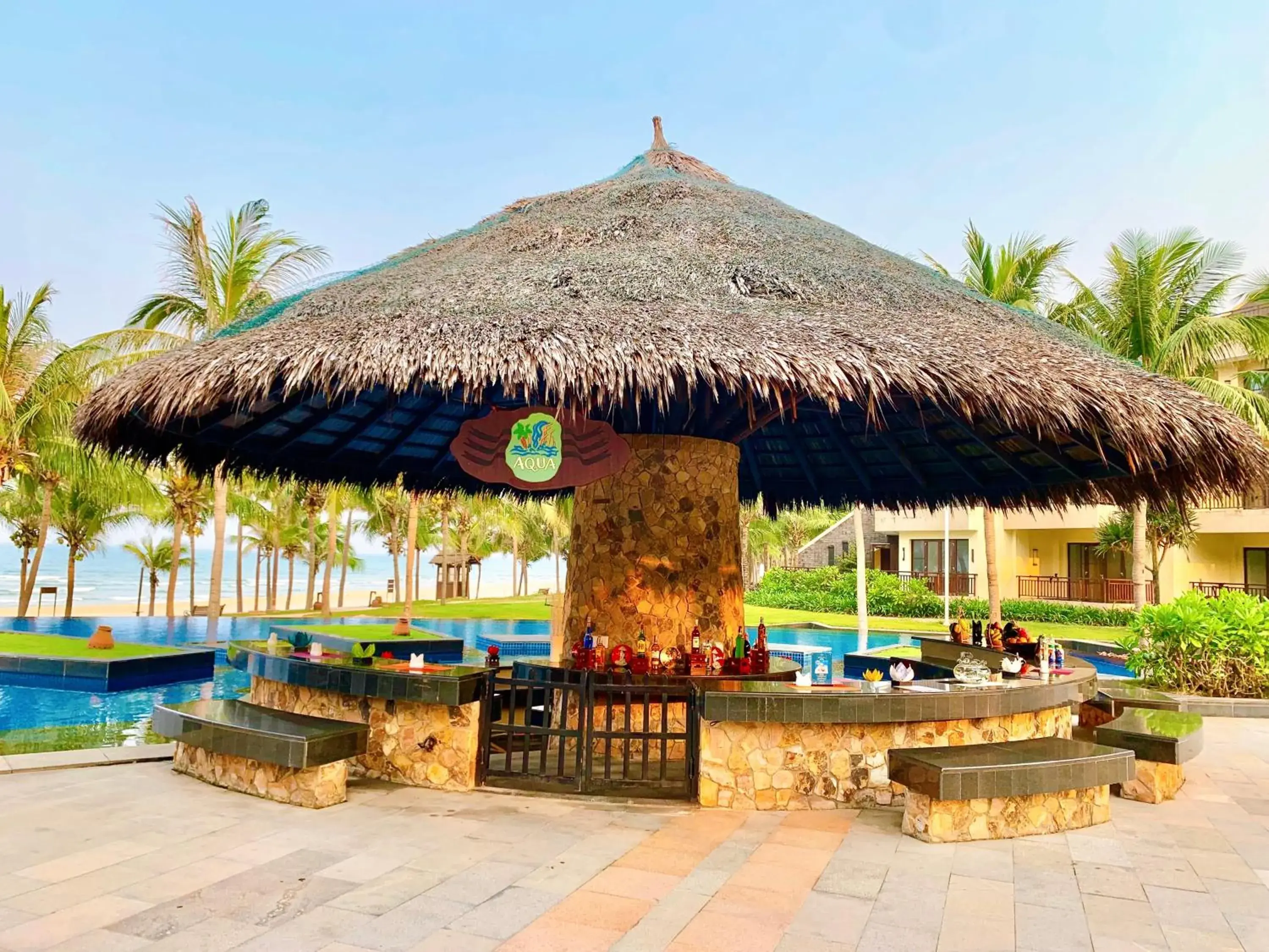 Lounge or bar in Crowne Plaza Danang Hotel & Resort Lounge or bar in Crowne Plaza Danang Hotel & Resort