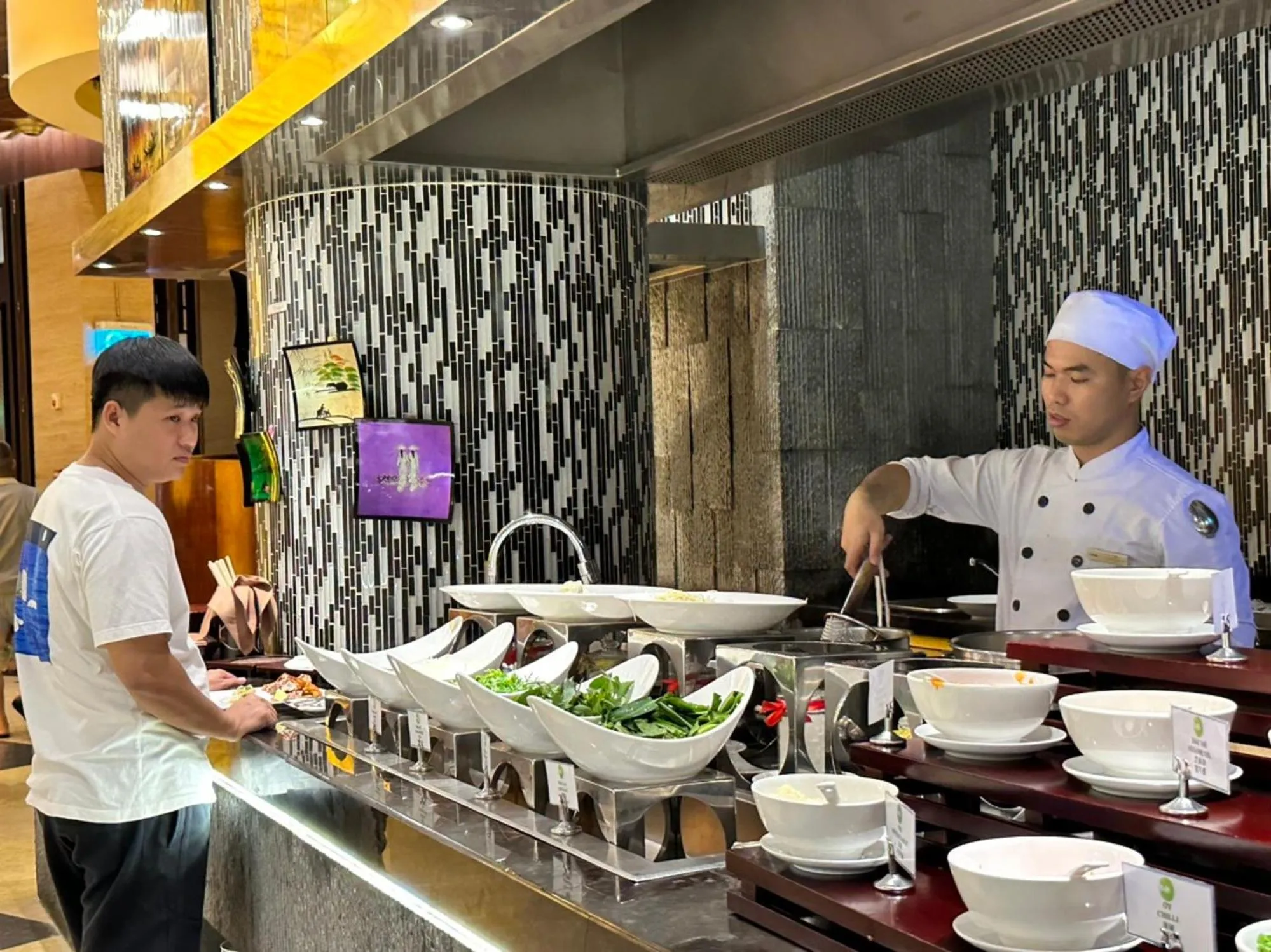 Restaurant/places to eat in Crowne Plaza Danang Hotel & Resort