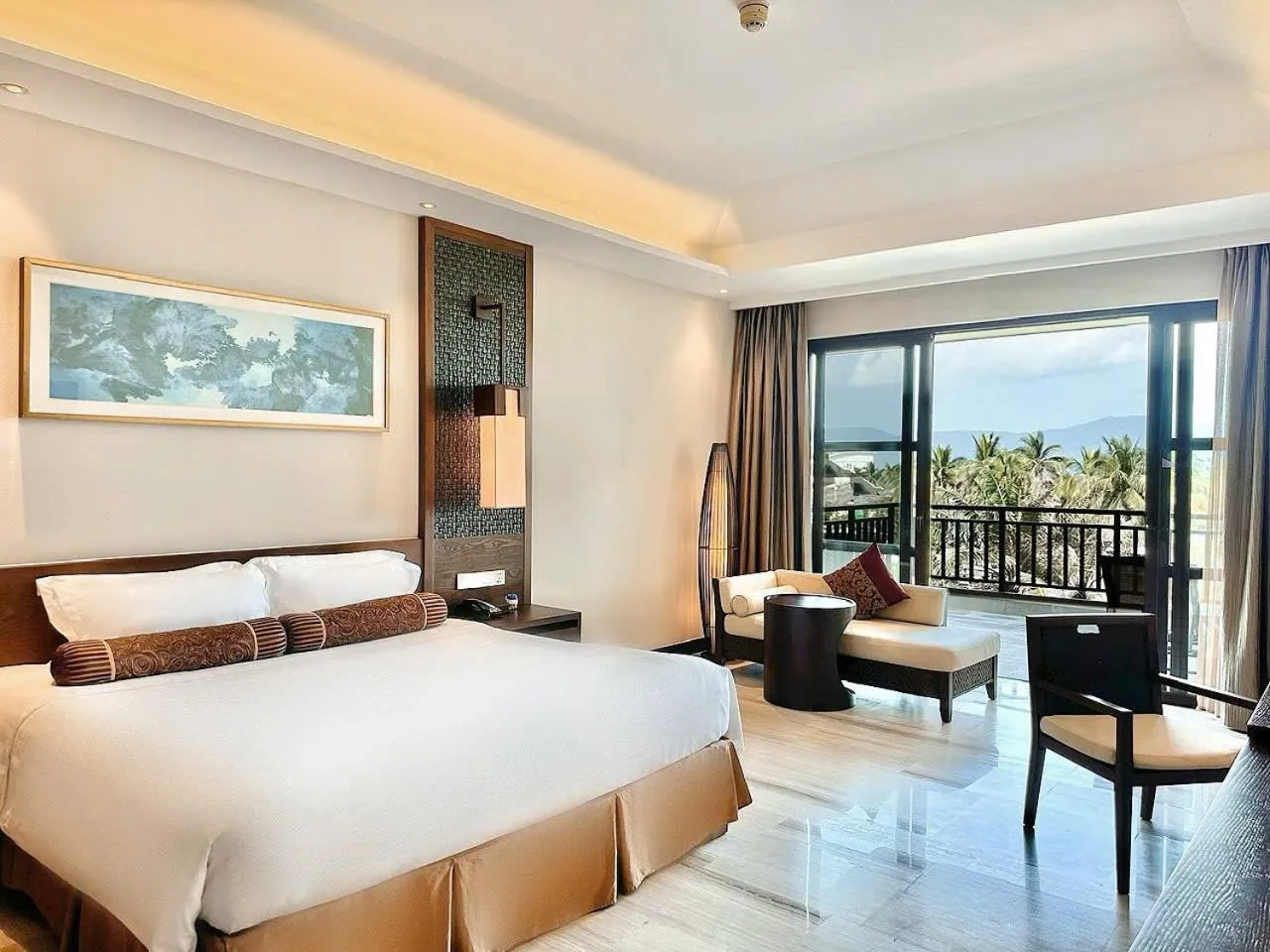 Bedroom, Bed in Crowne Plaza Danang Hotel & Resort