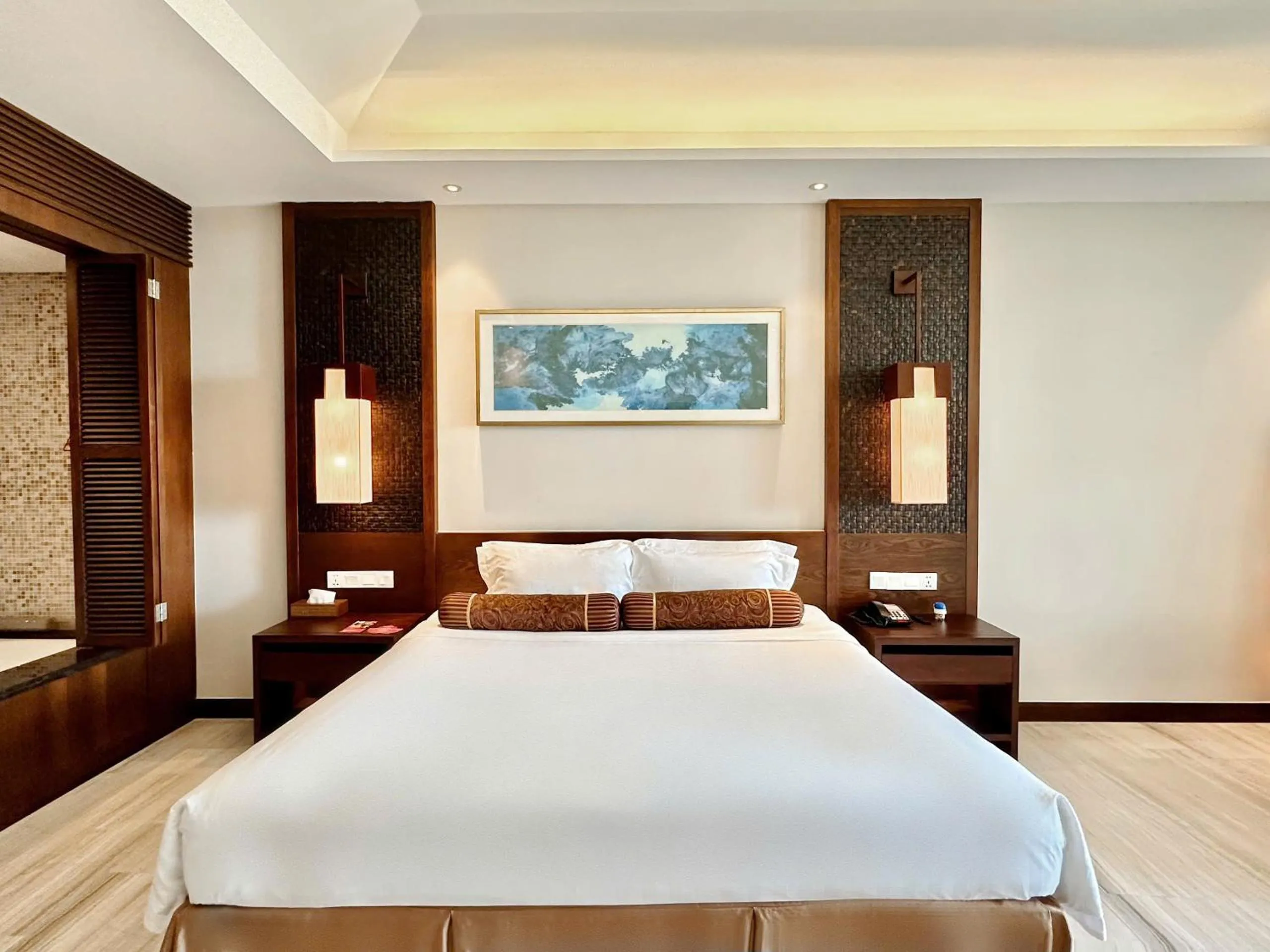 Bed in Crowne Plaza Danang Hotel & Resort