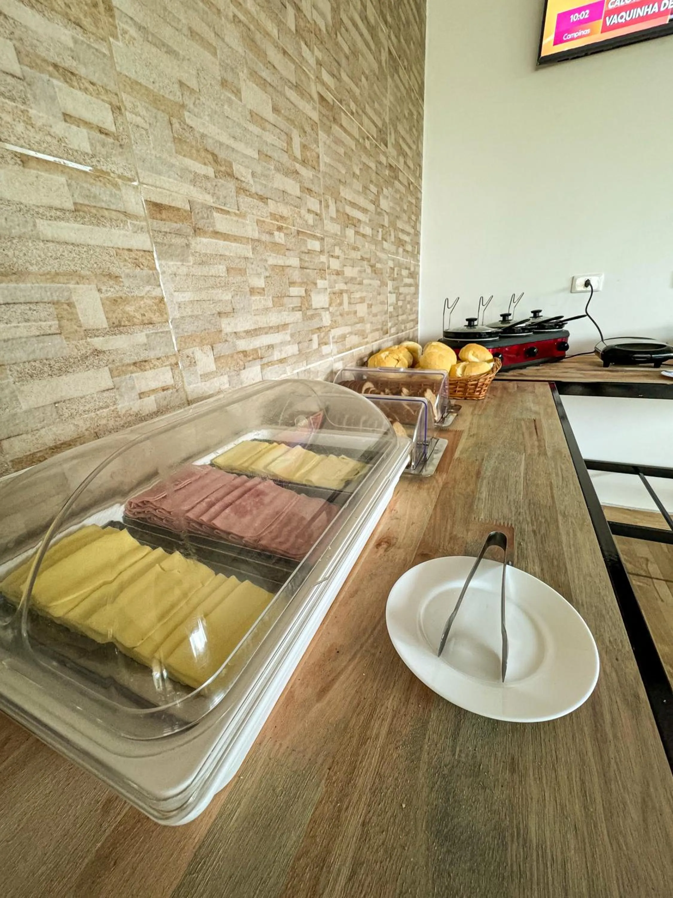 Buffet breakfast in Hotel Pigalle, próximo a Expo São Paulo