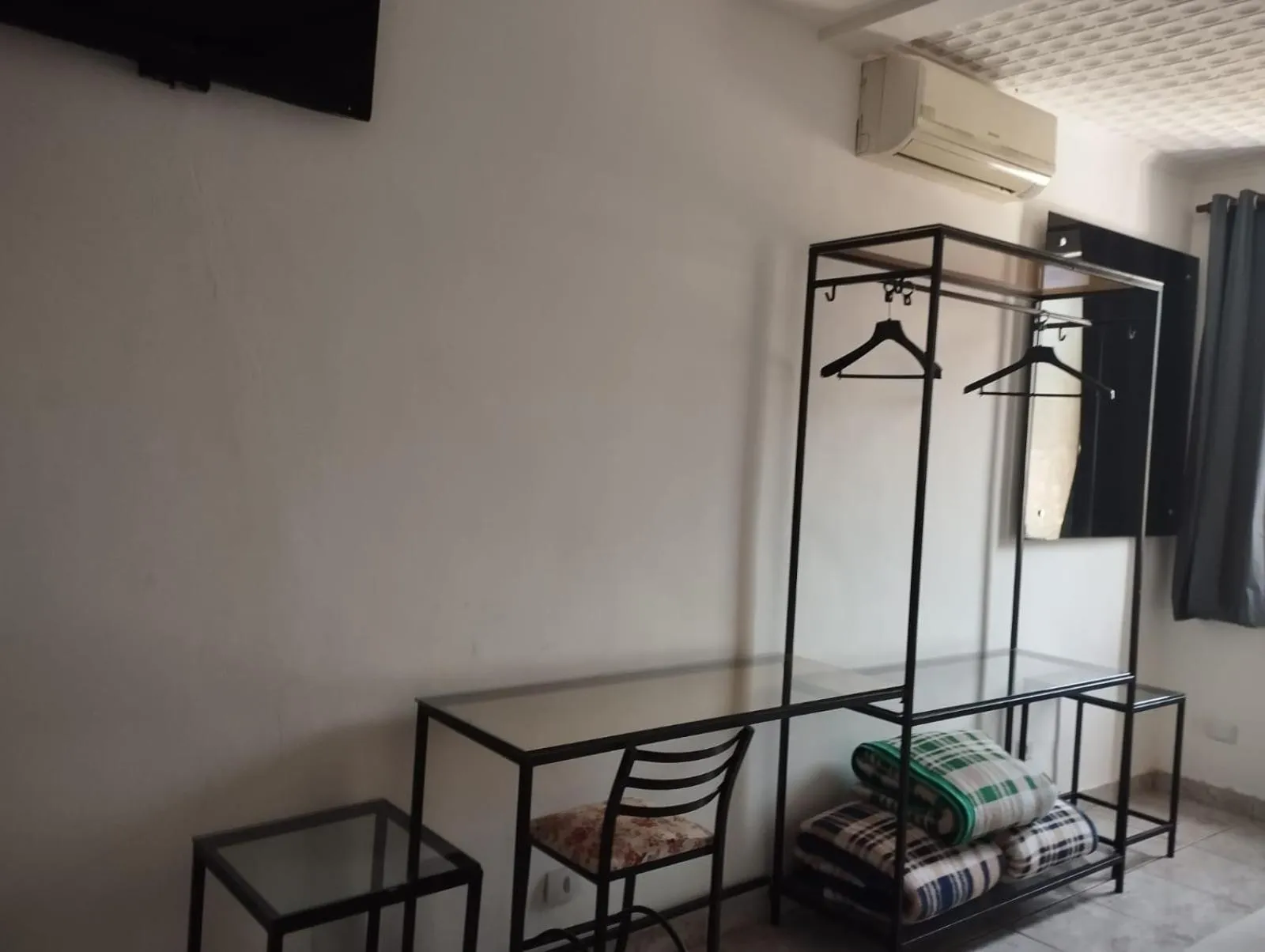 wardrobe in Hotel Pigalle, próximo a Expo São Paulo