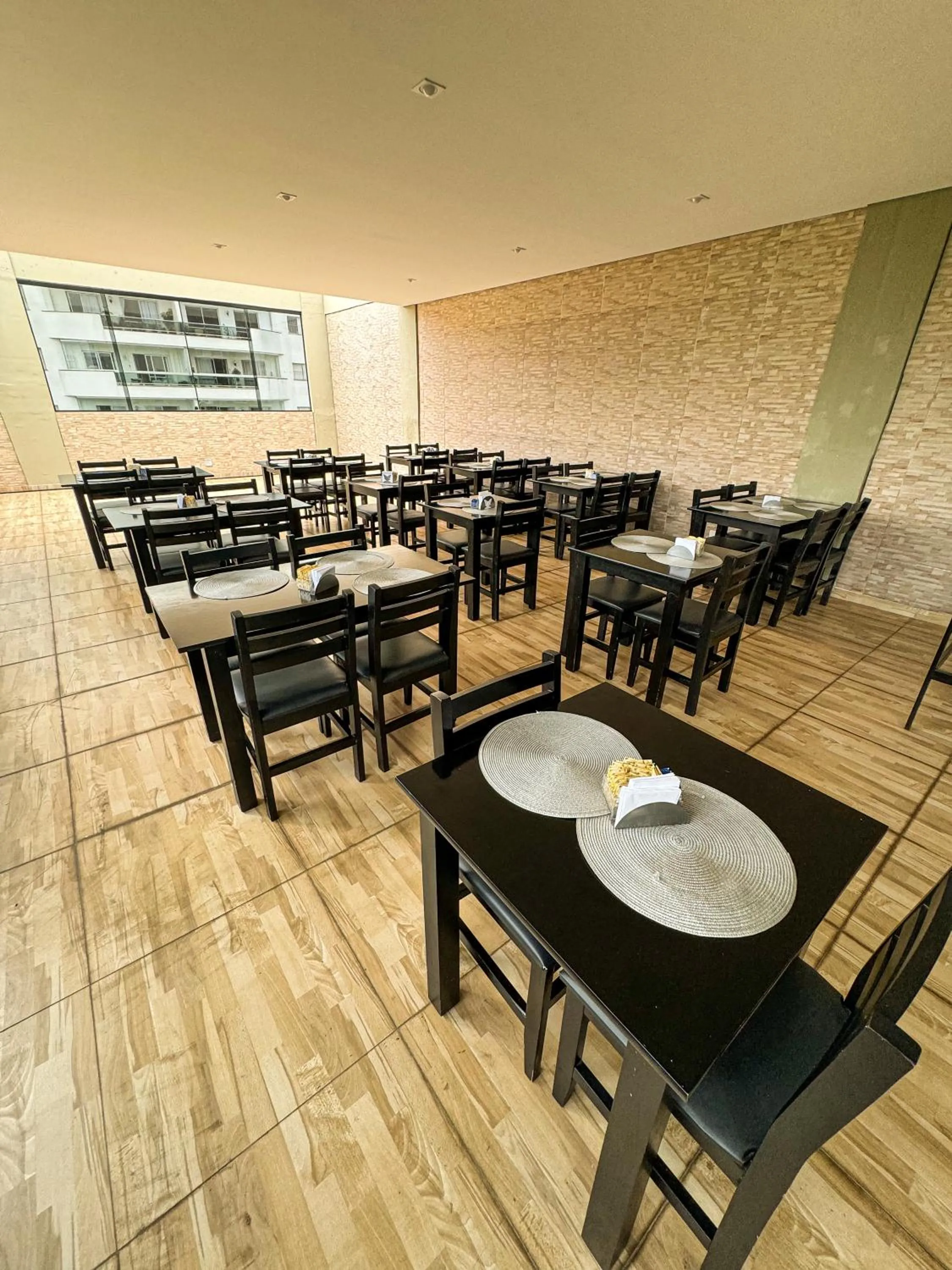 Restaurant/places to eat in Hotel Pigalle, próximo a Expo São Paulo