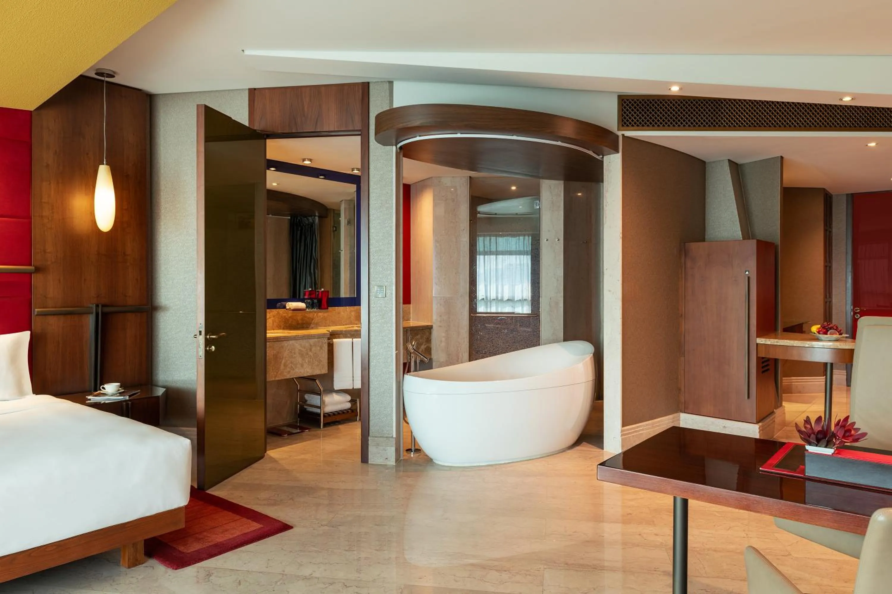 Shower, Bed in The Creekside Hotel, Dubai - an Accor Hotel