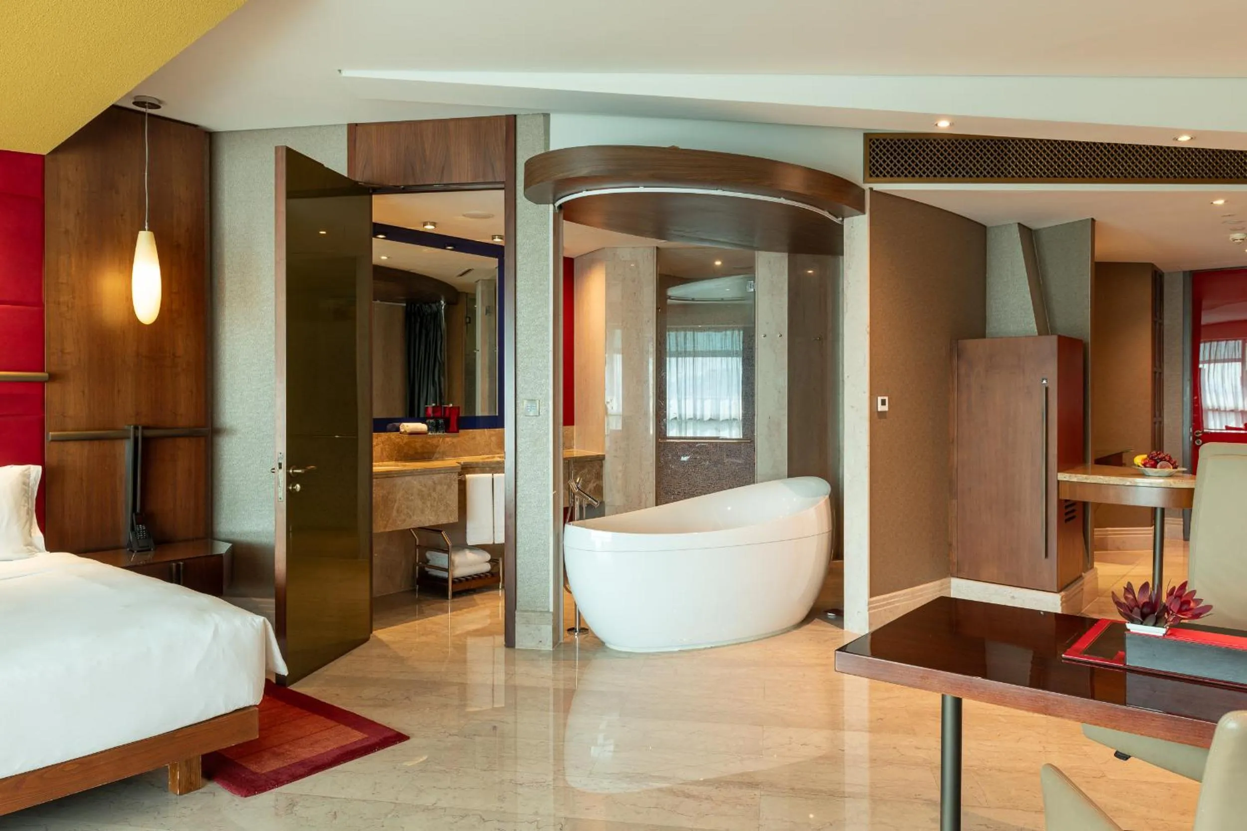 Bathroom, Bed in The Creekside Hotel, Dubai - an Accor Hotel