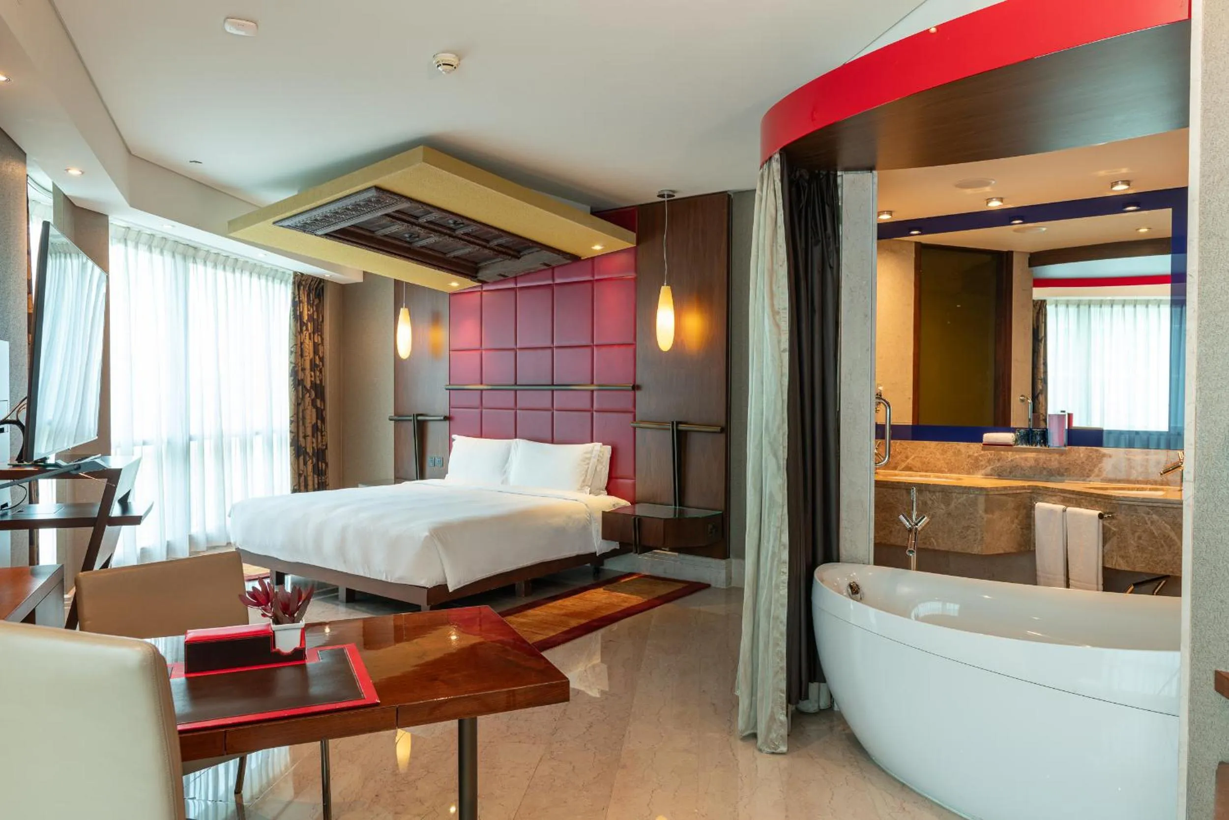 Bathroom, Bed in The Creekside Hotel, Dubai - an Accor Hotel