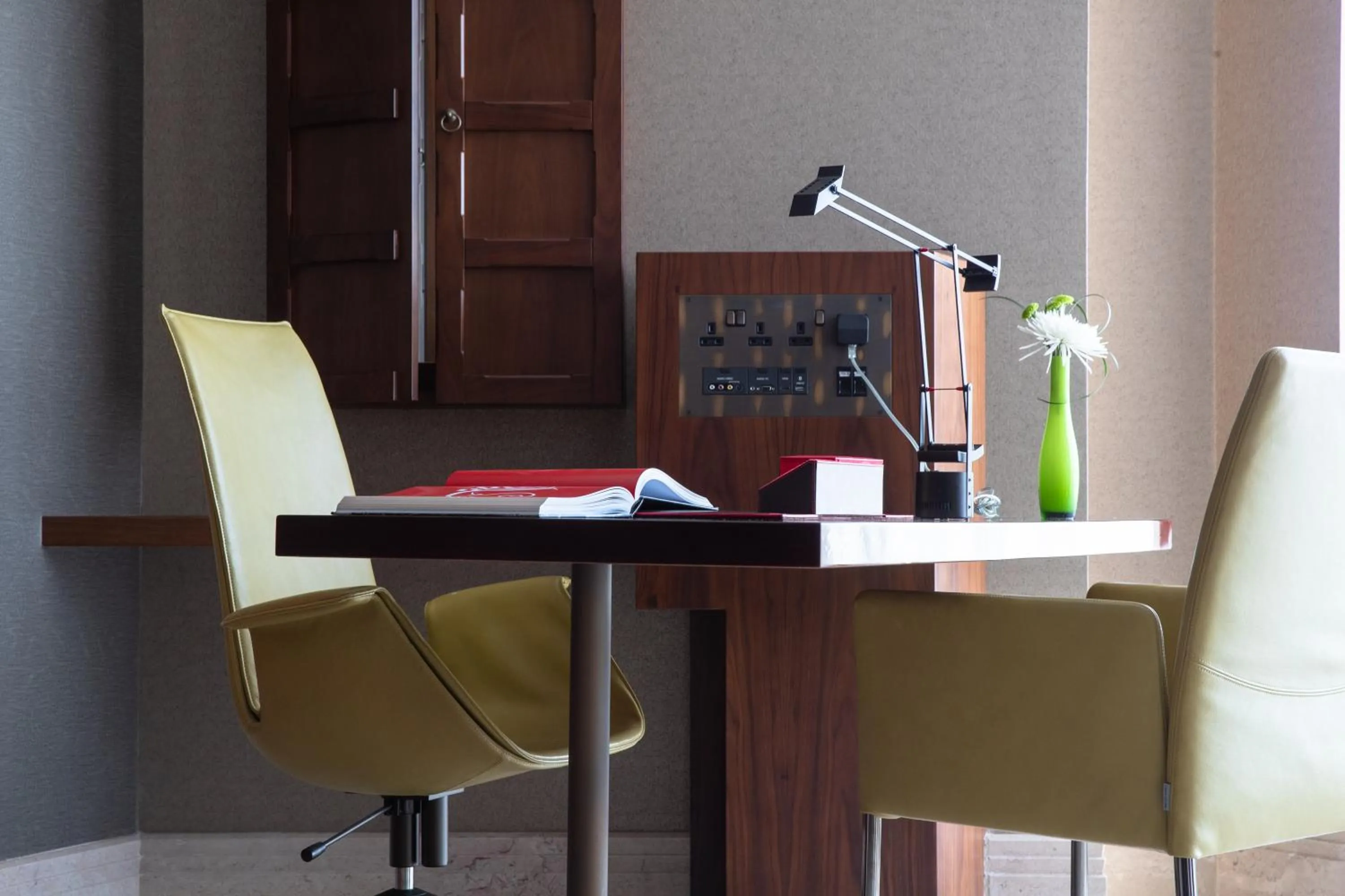 Area and facilities in Jumeirah Creekside Dubai