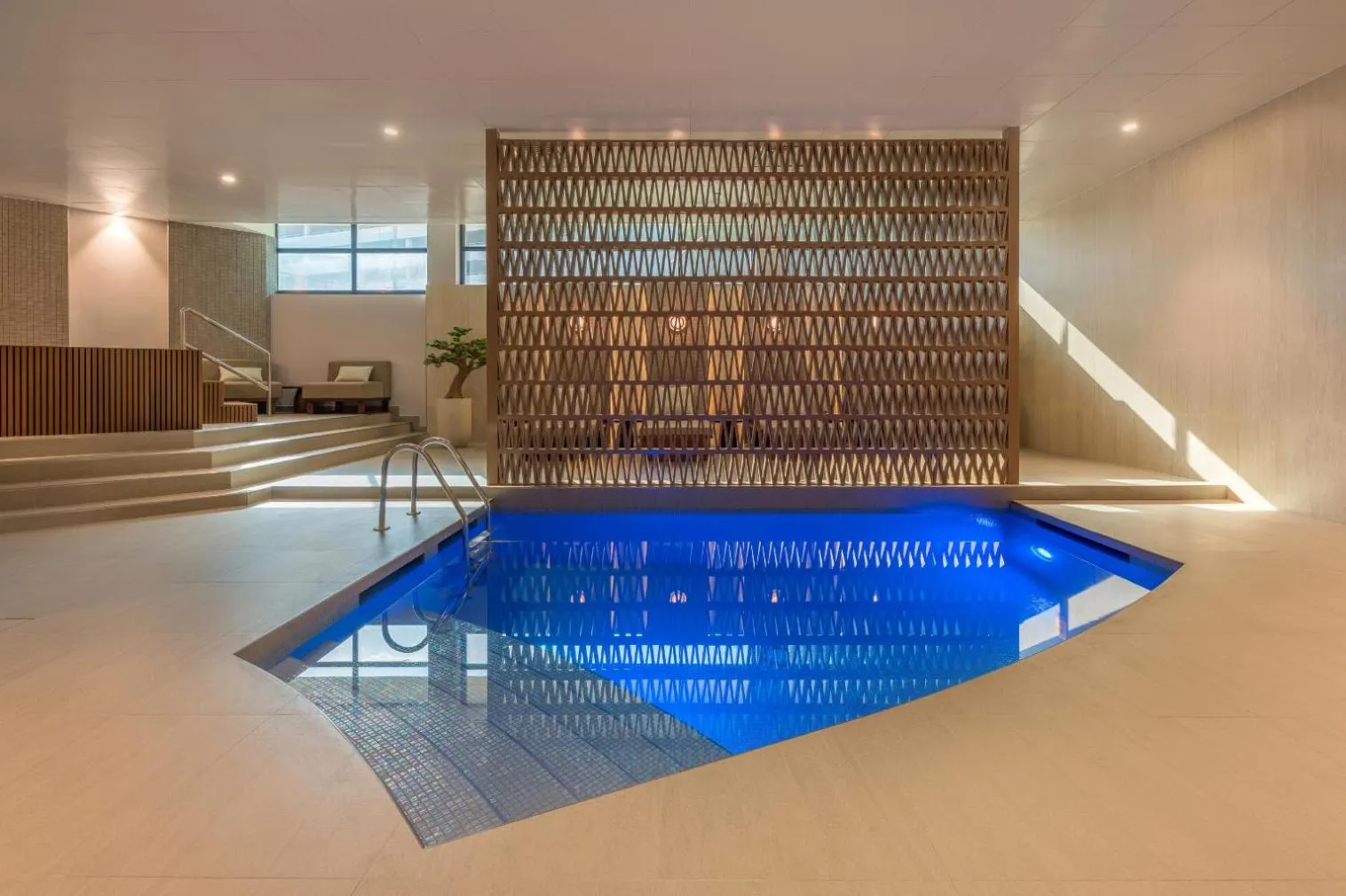 Swimming pool in Jumeirah Creekside Dubai