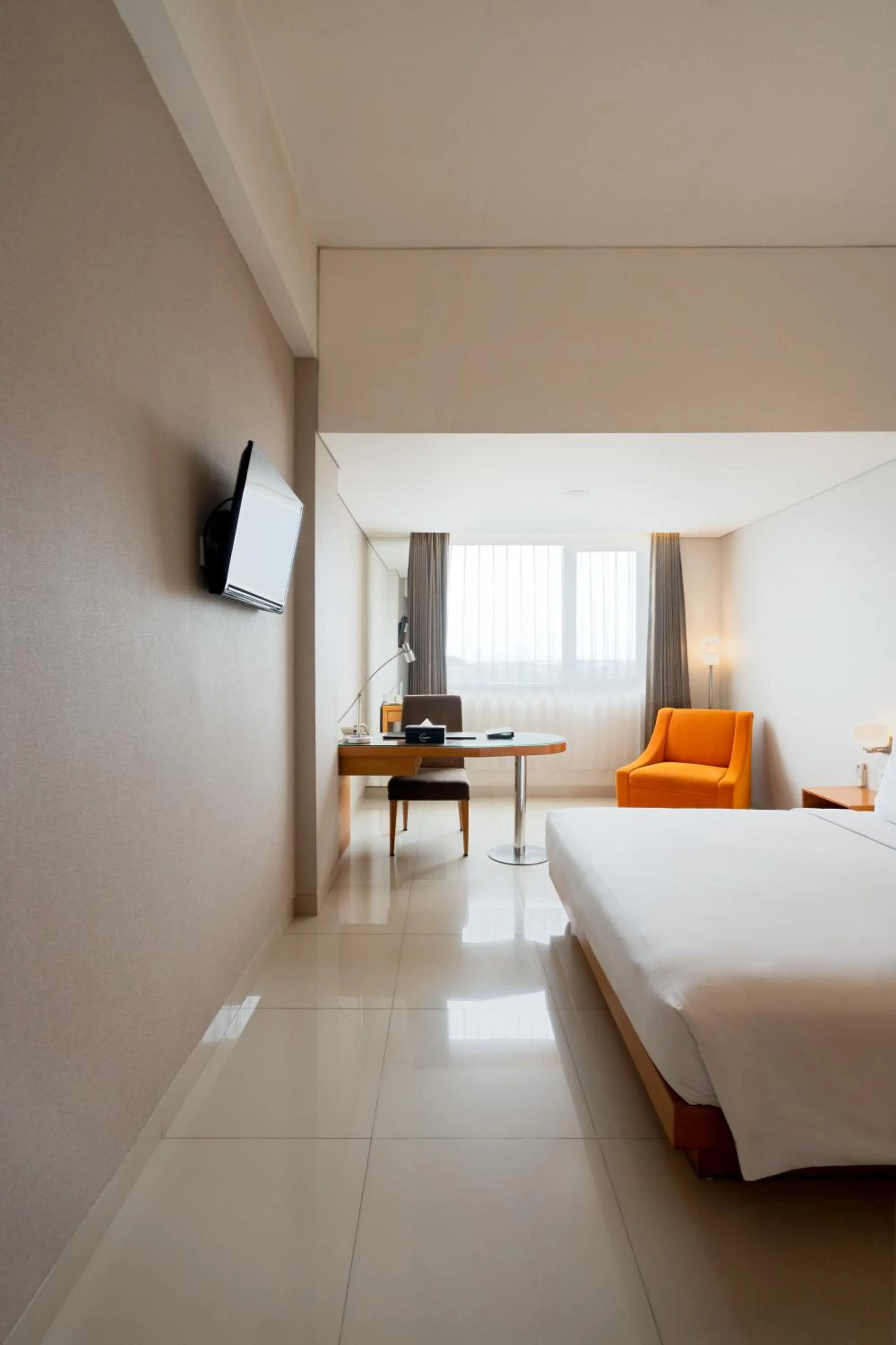 Seating area, Bed in The Capital Hotel Surabaya