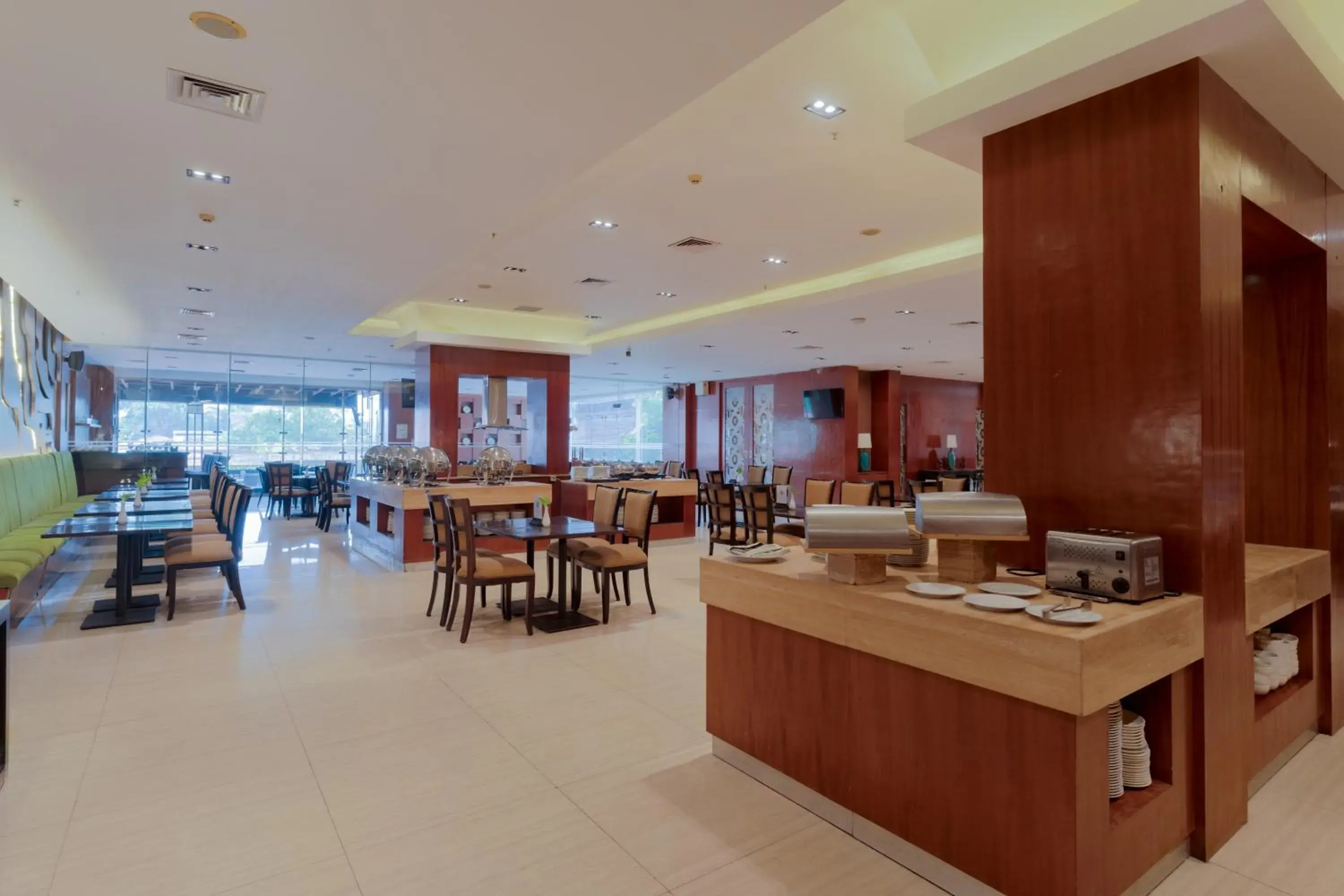 Restaurant/Places to Eat in Hotel Santika Jemursari