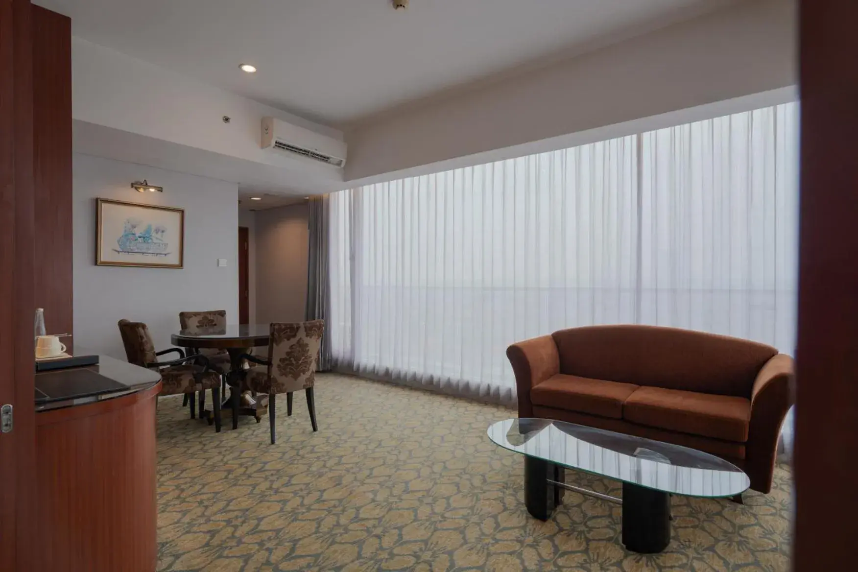 Living room, Seating Area in Hotel Santika Jemursari