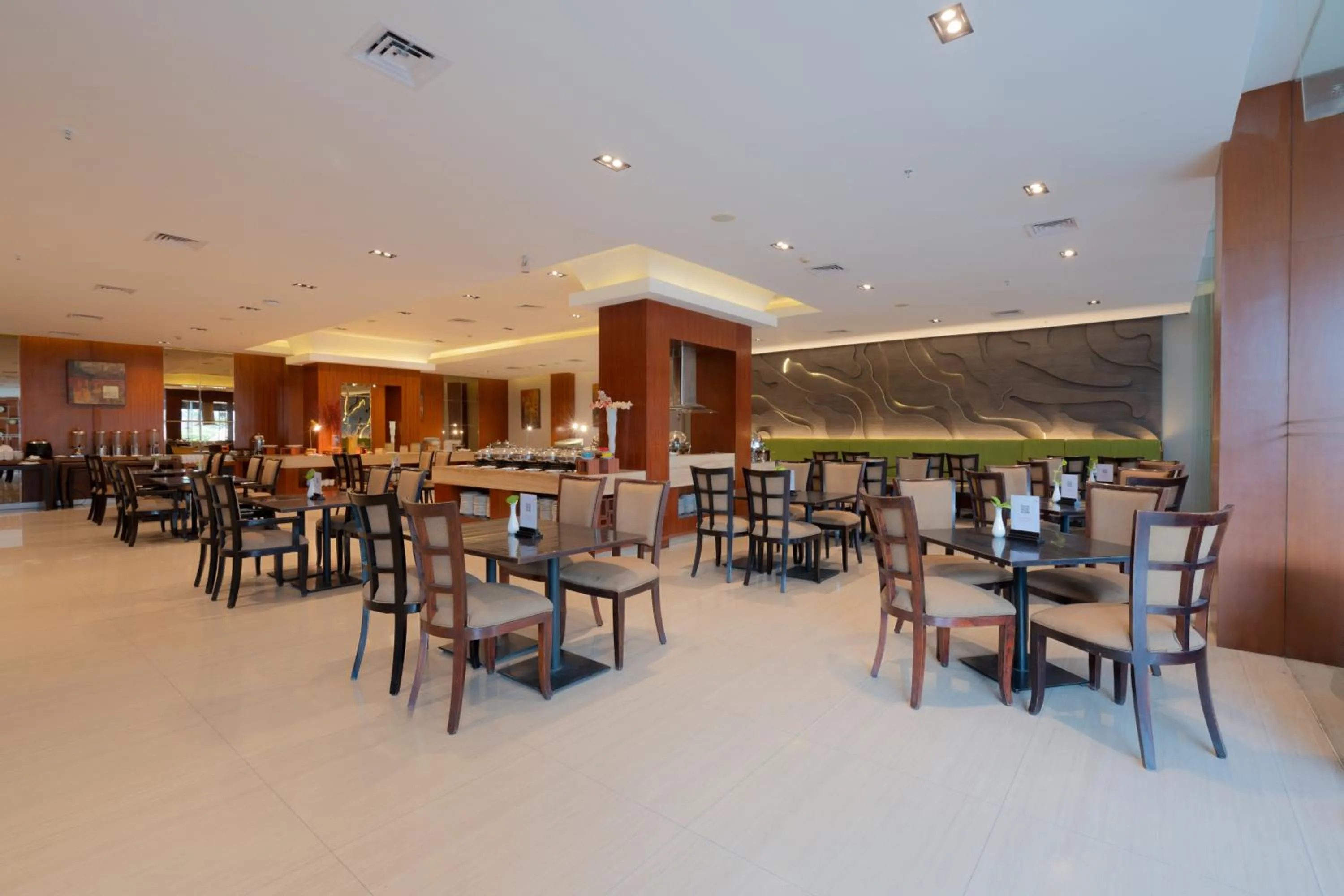 Restaurant/places to eat in The Capital Hotel Surabaya