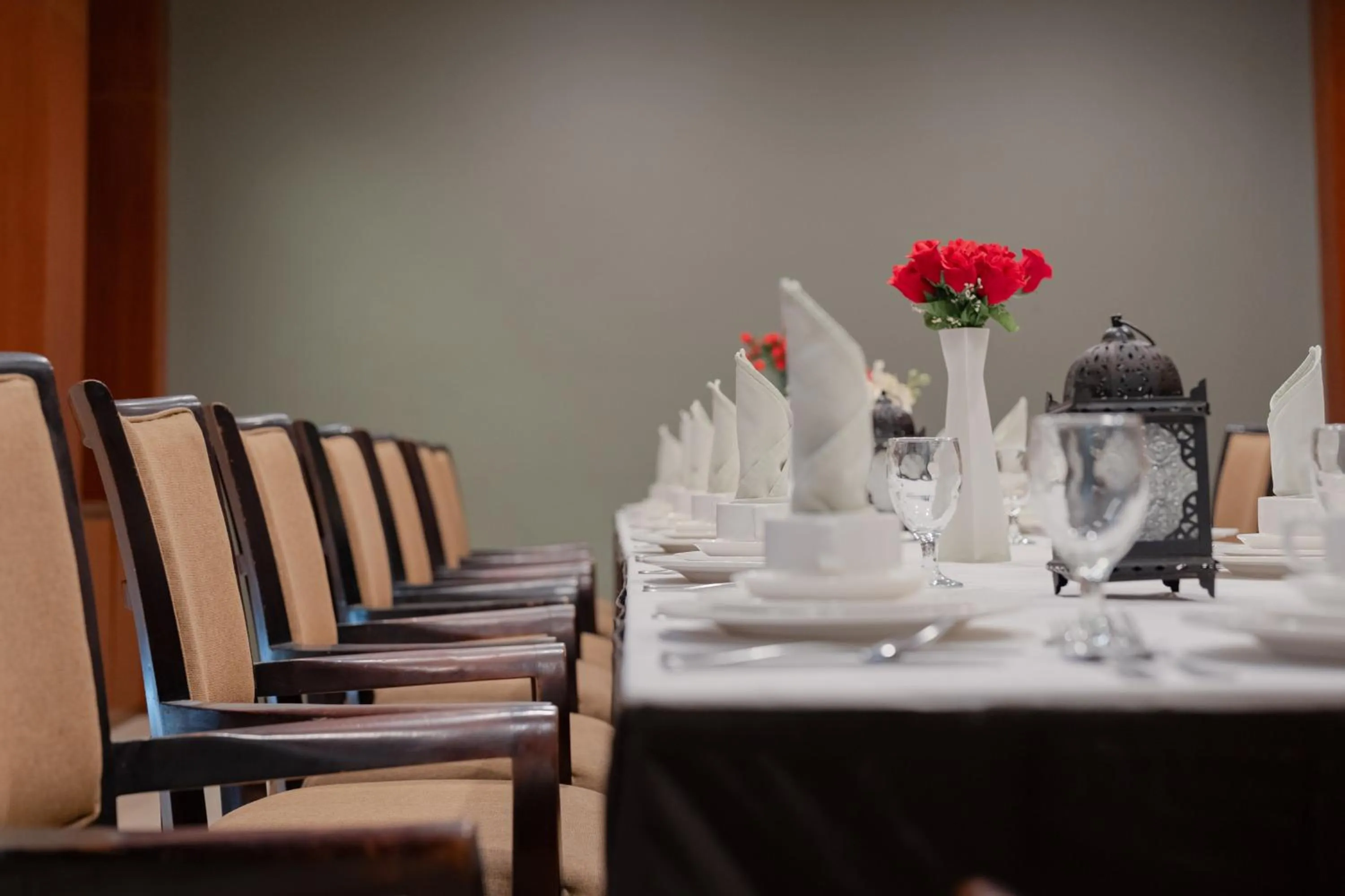 Restaurant/Places to Eat in Hotel Santika Jemursari