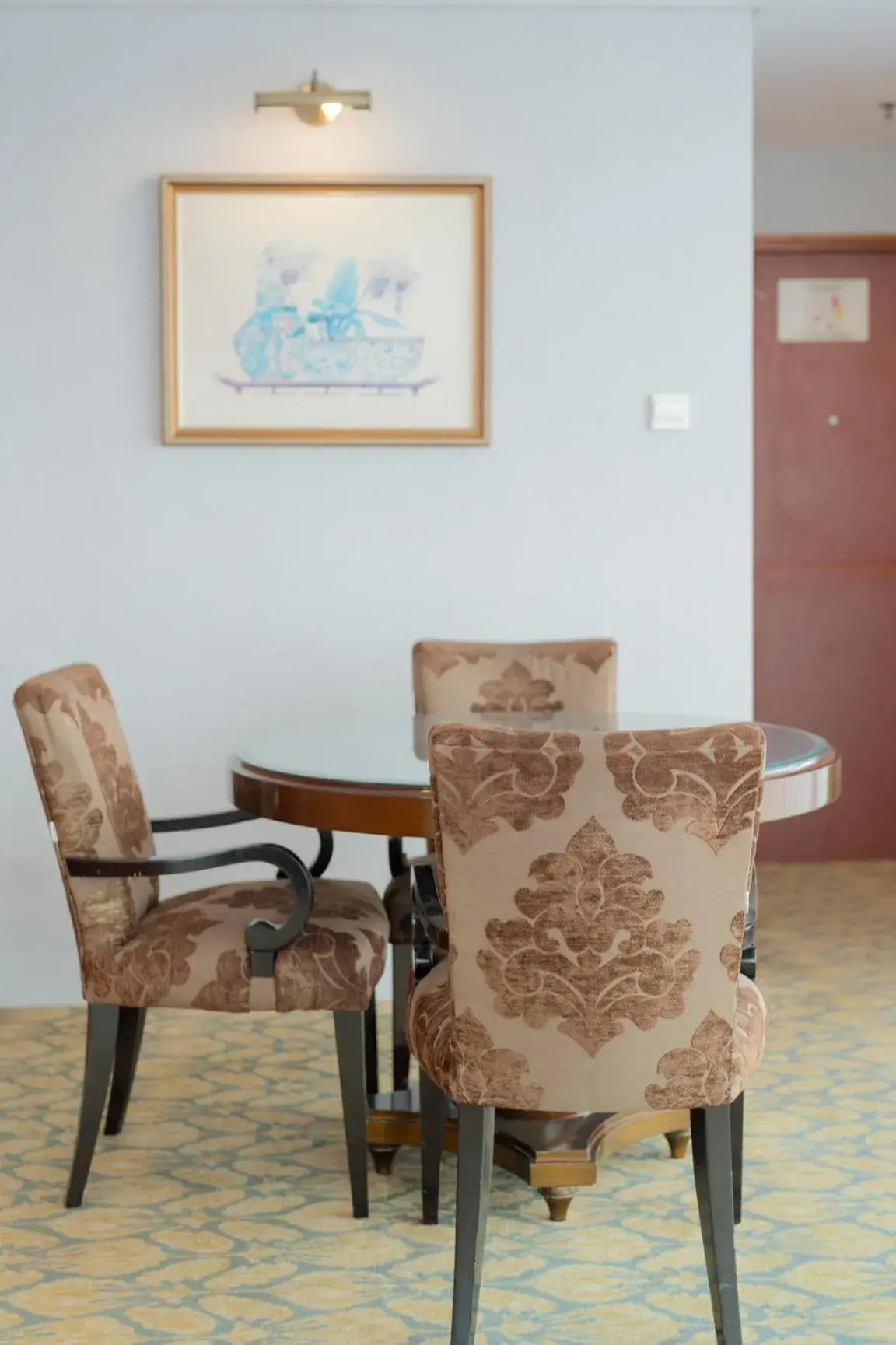 Living room, Seating Area in Hotel Santika Jemursari