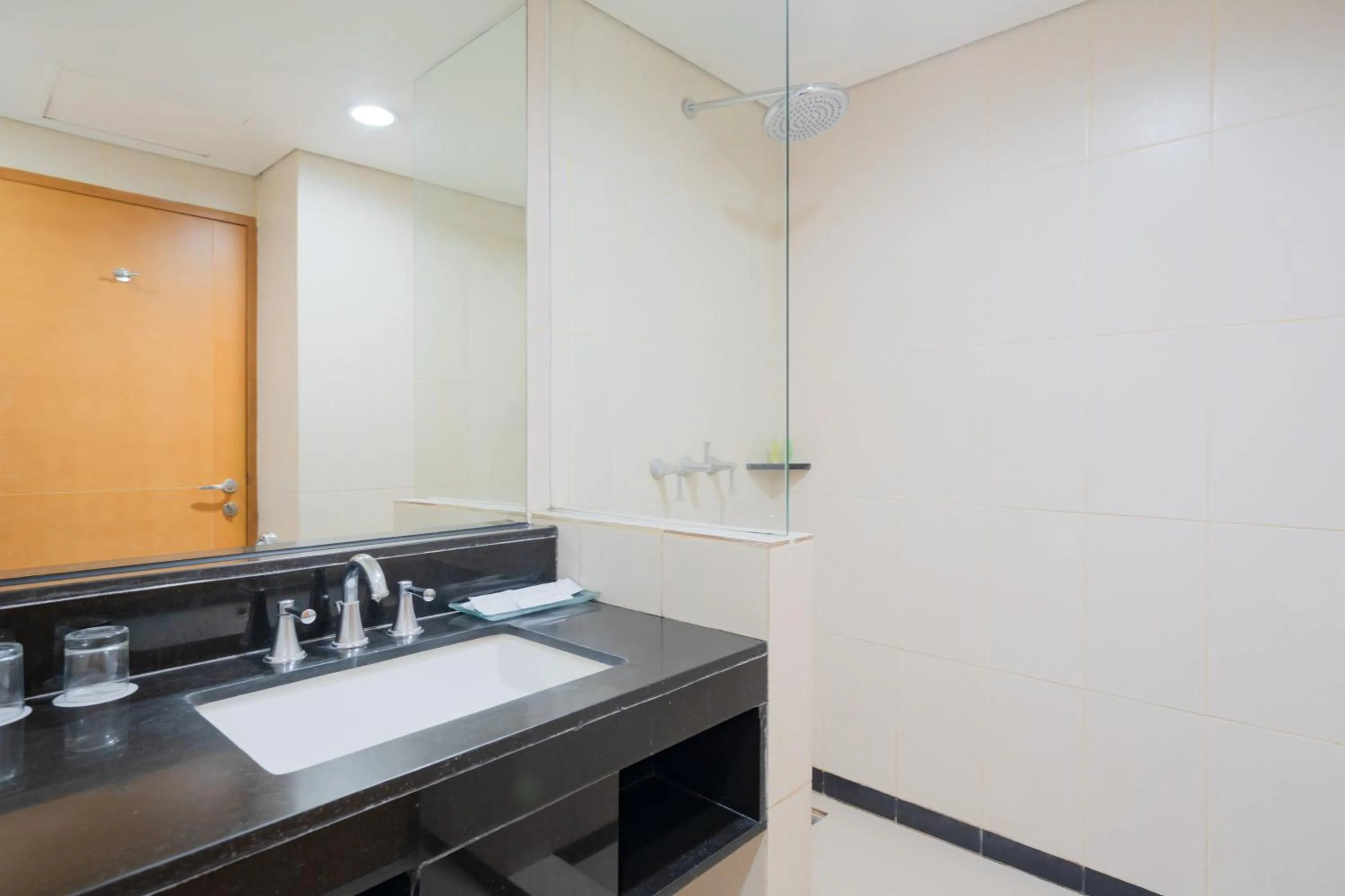 Shower in The Capital Hotel Surabaya