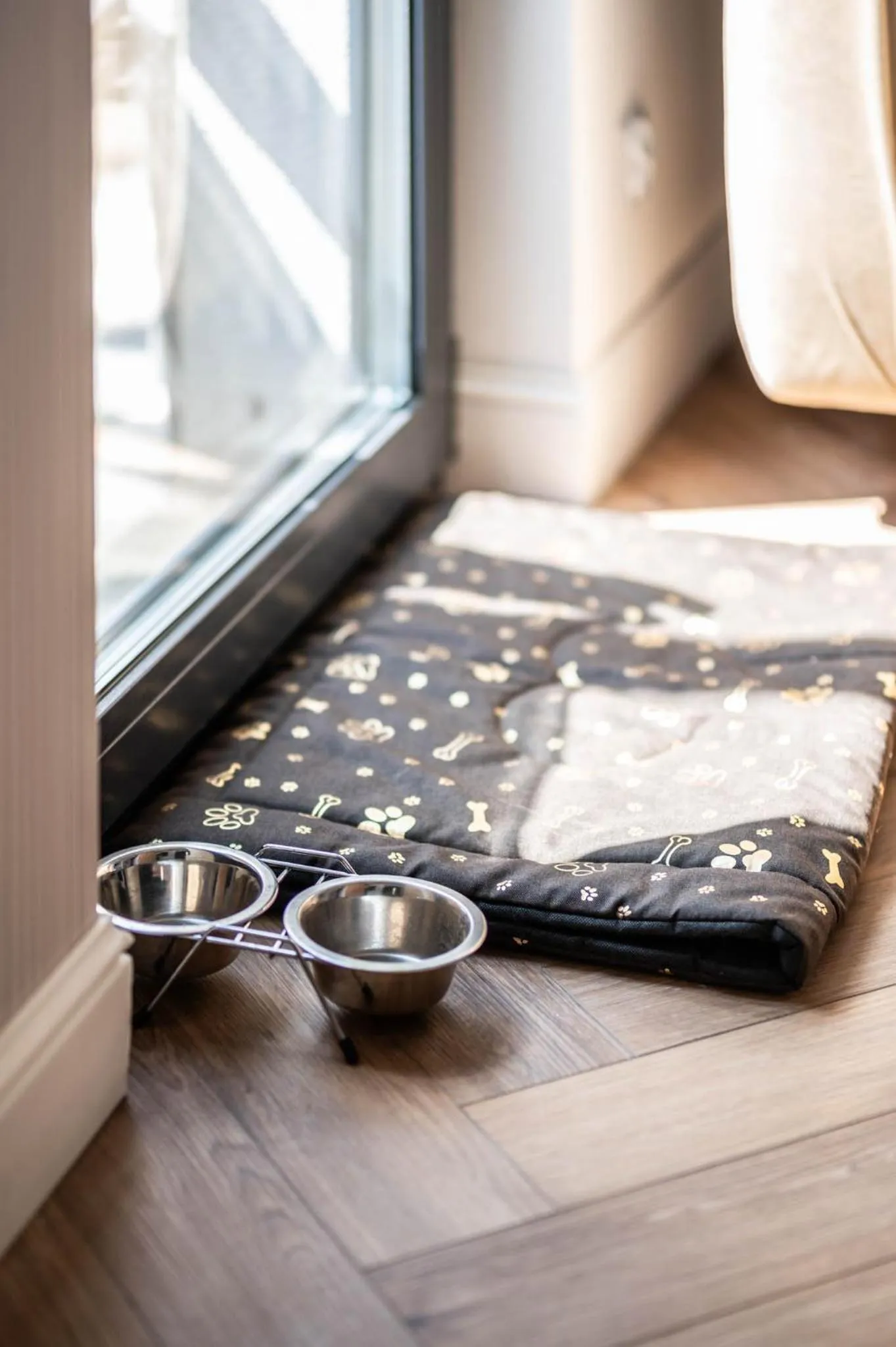 pet friendly, Bed in Amber Park Spa