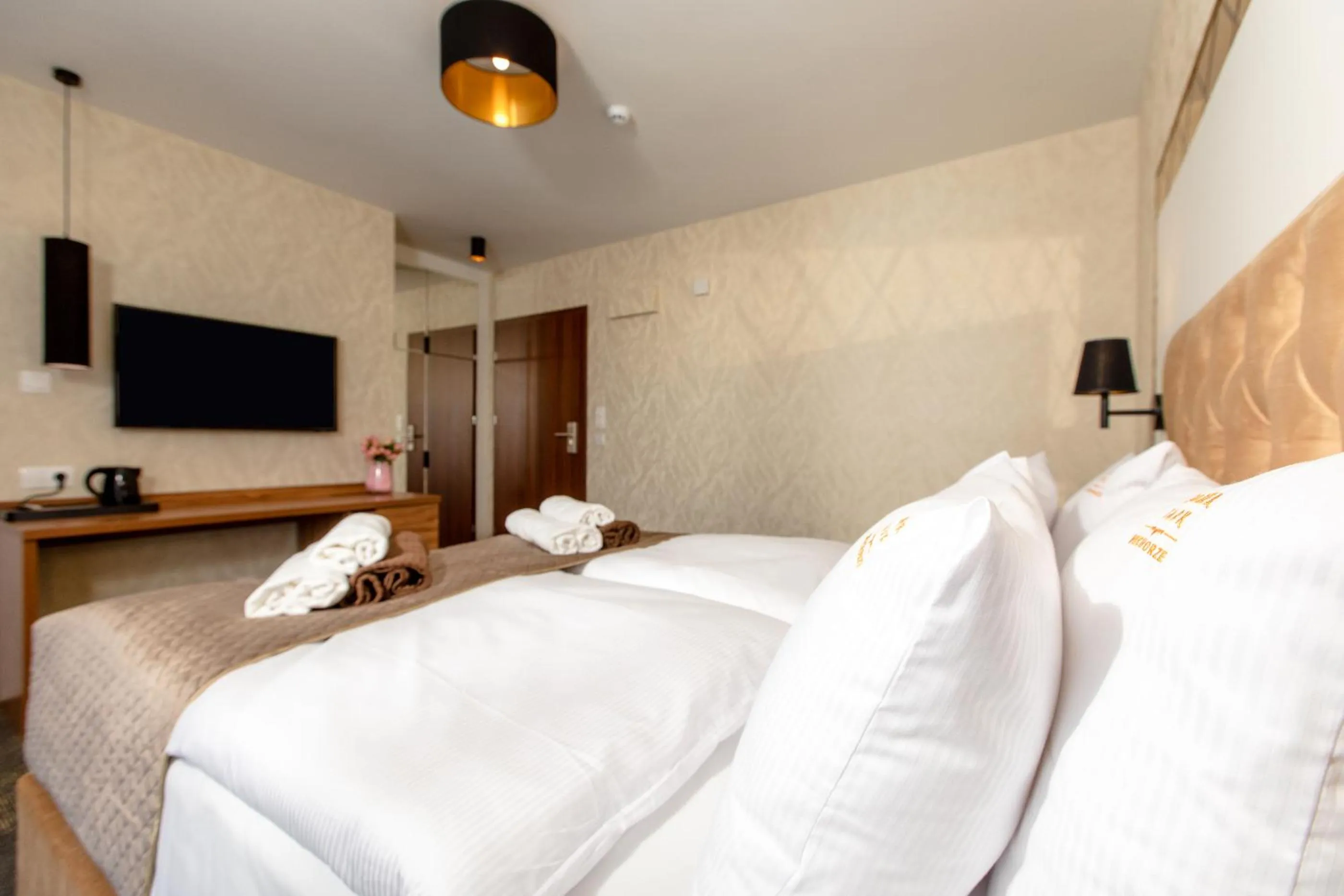 Photo of the whole room, Bed in Amber Park Spa