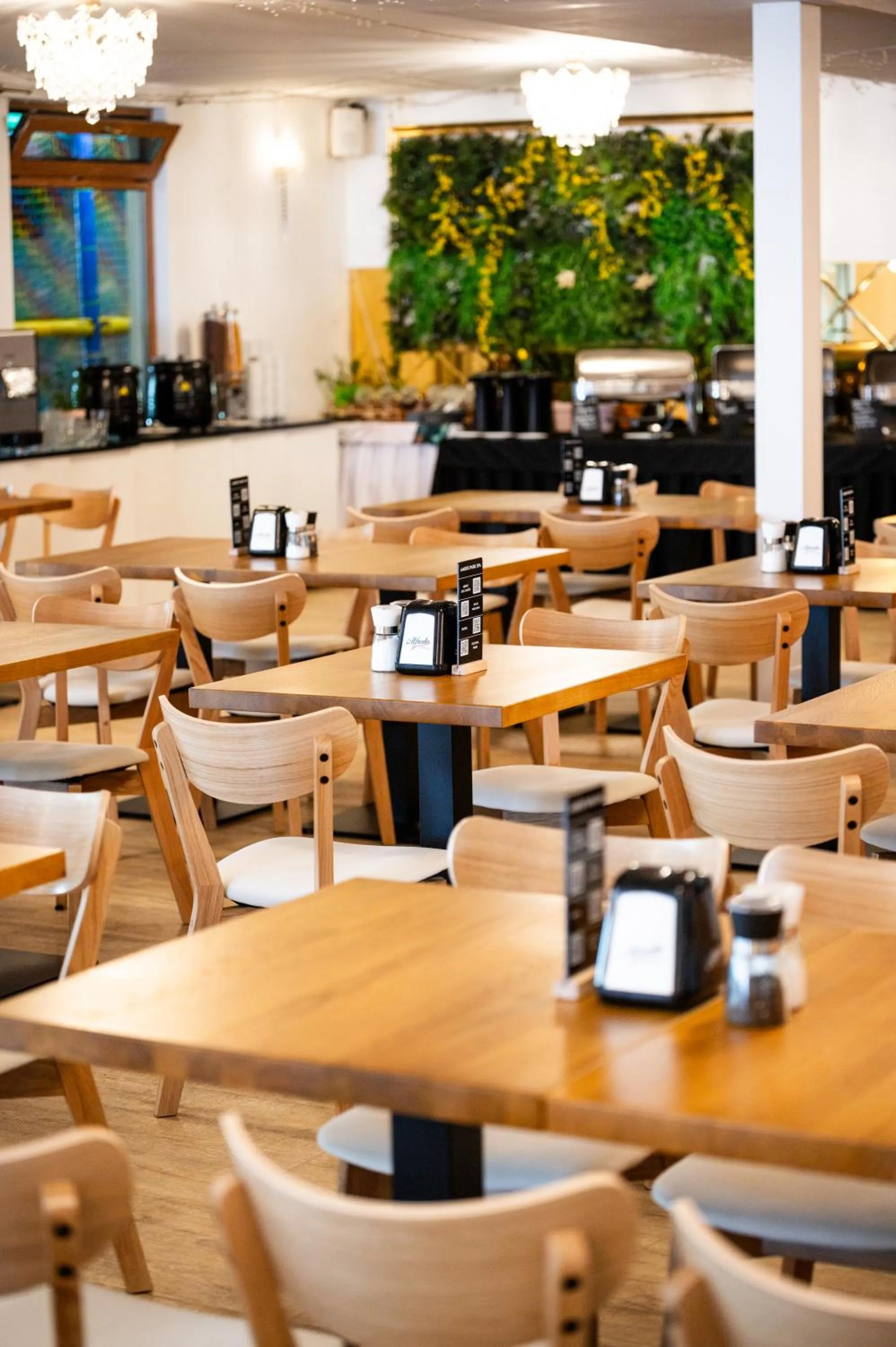 Restaurant/places to eat in Amber Park Spa