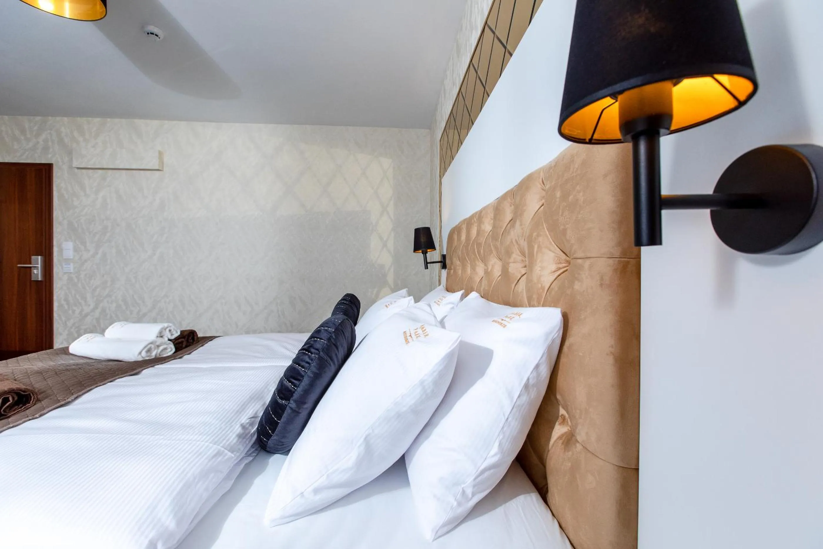 Photo of the whole room, Bed in Amber Park Spa