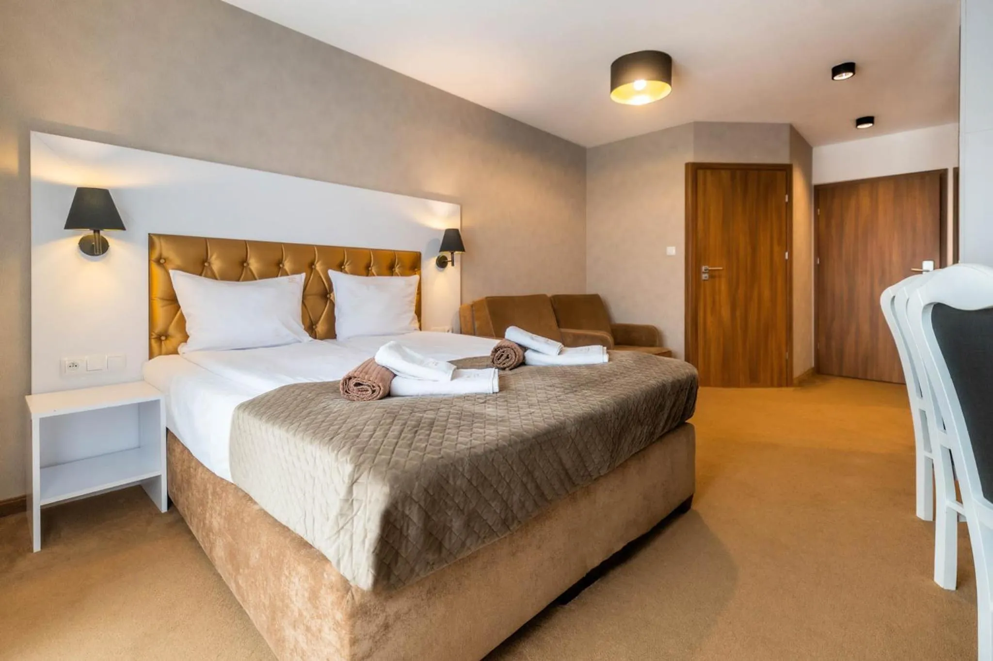 Photo of the whole room, Bed in Amber Park Spa