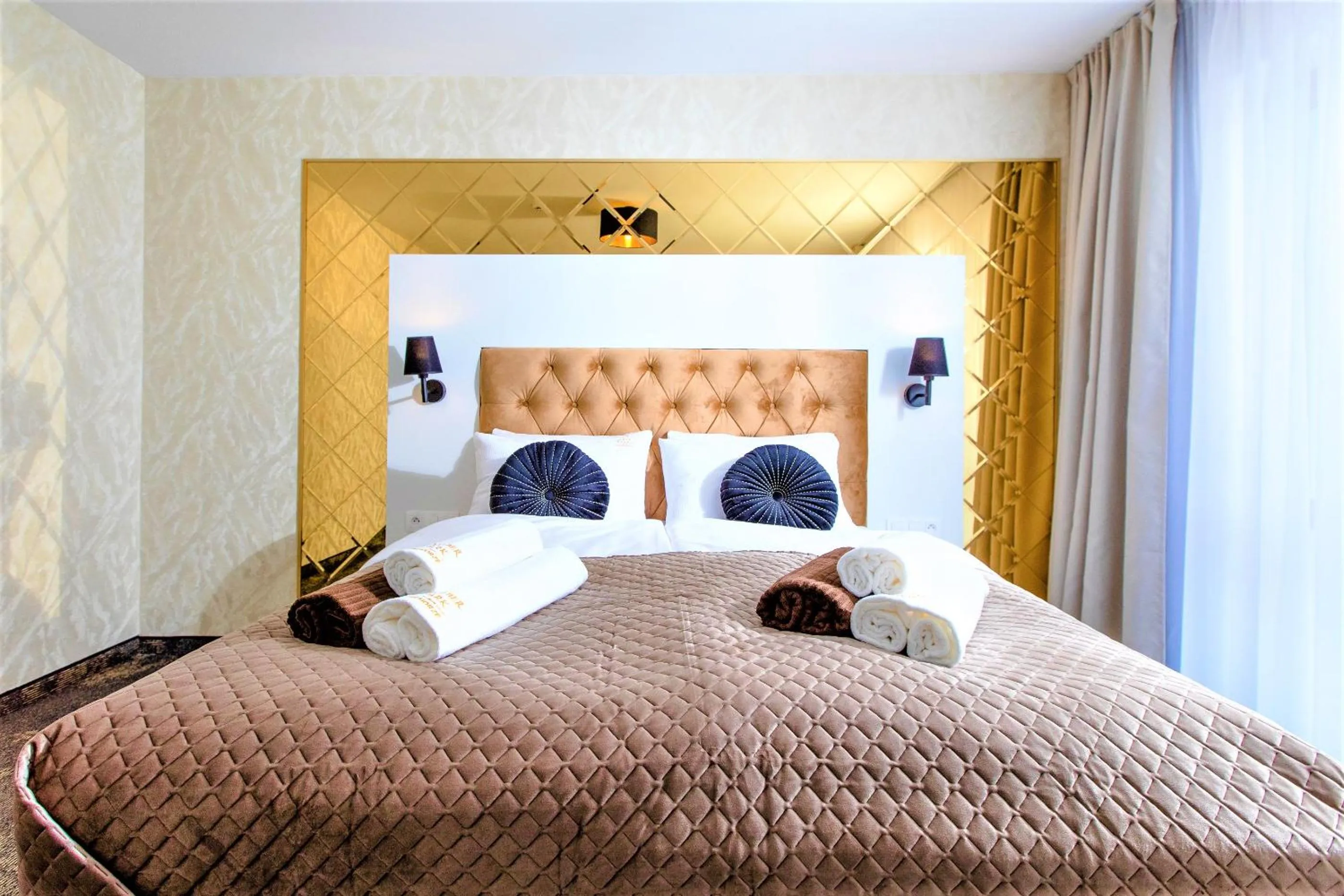 Photo of the whole room, Bed in Amber Park Spa