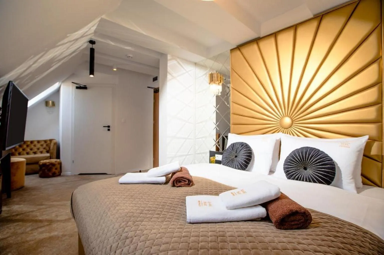 Photo of the whole room, Bed in Amber Park Spa