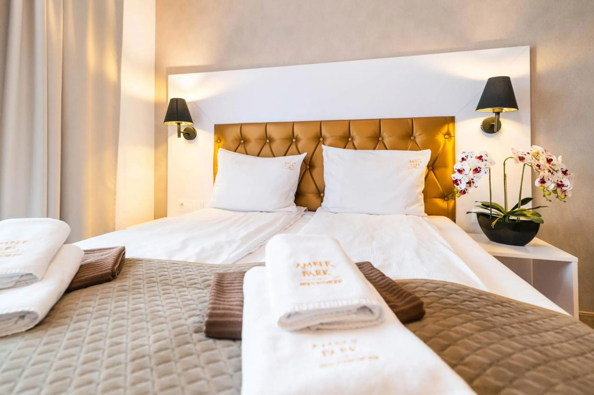 Bed in Amber Park Spa